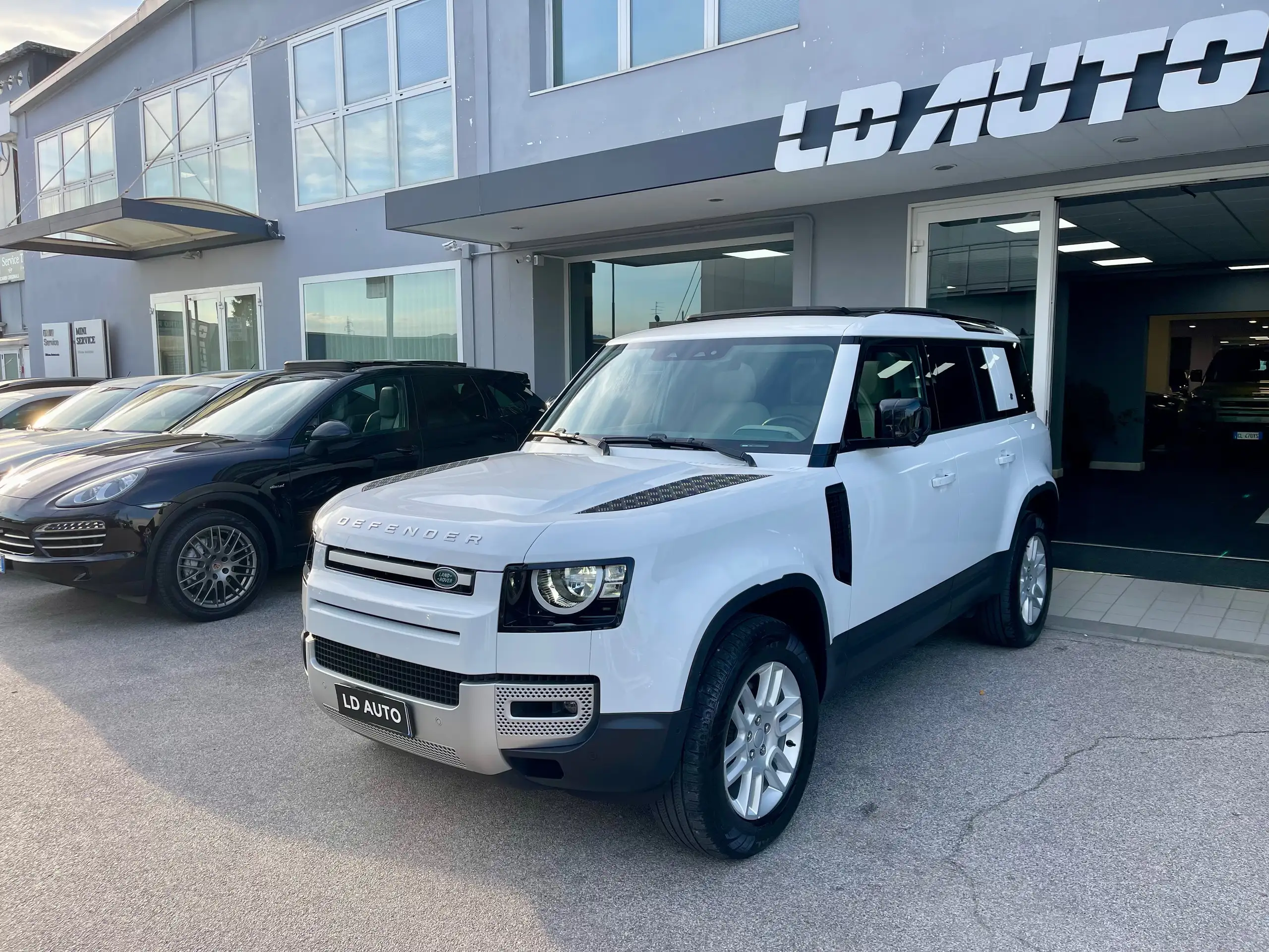 Land Rover - Defender