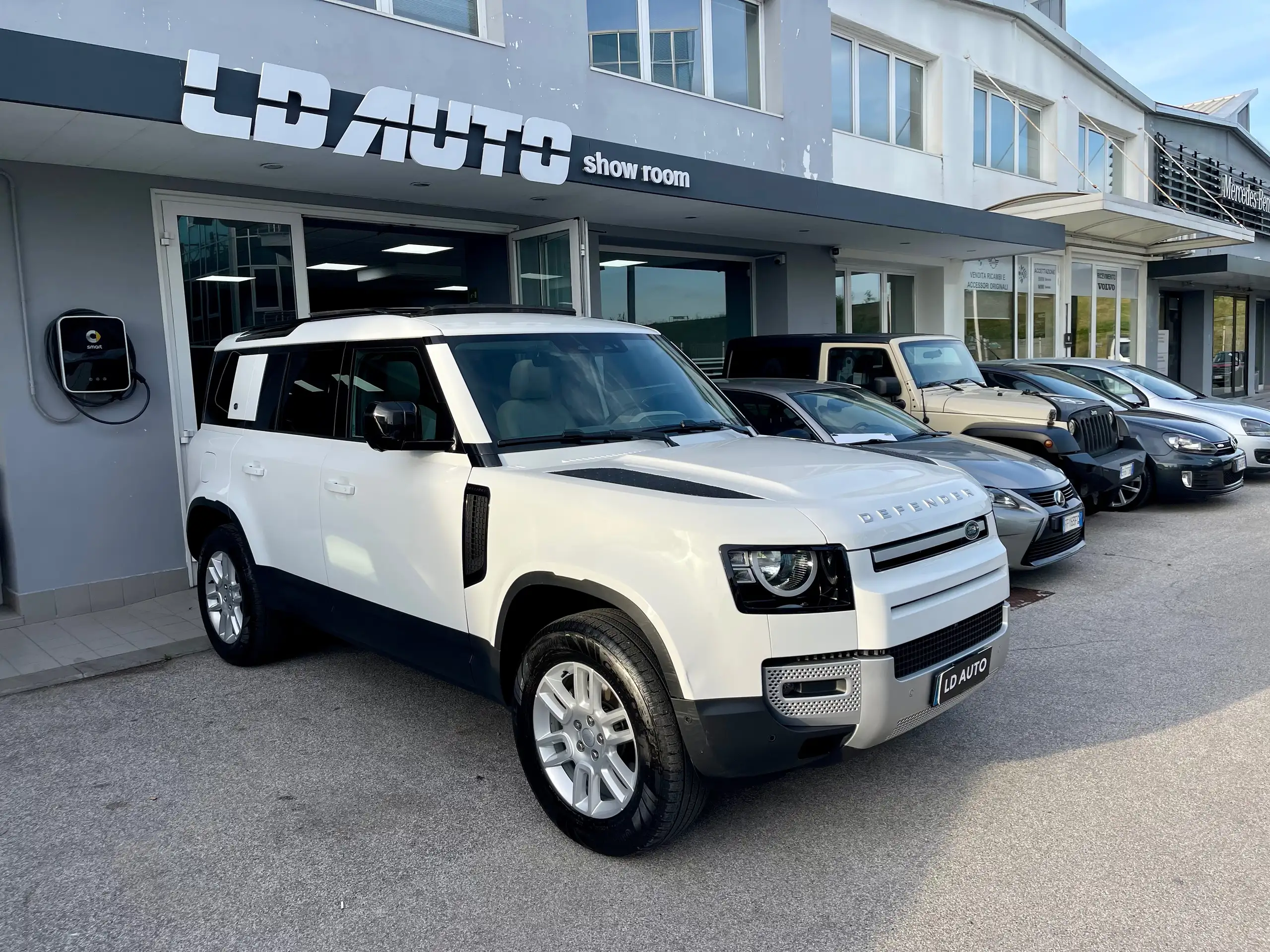 Land Rover - Defender