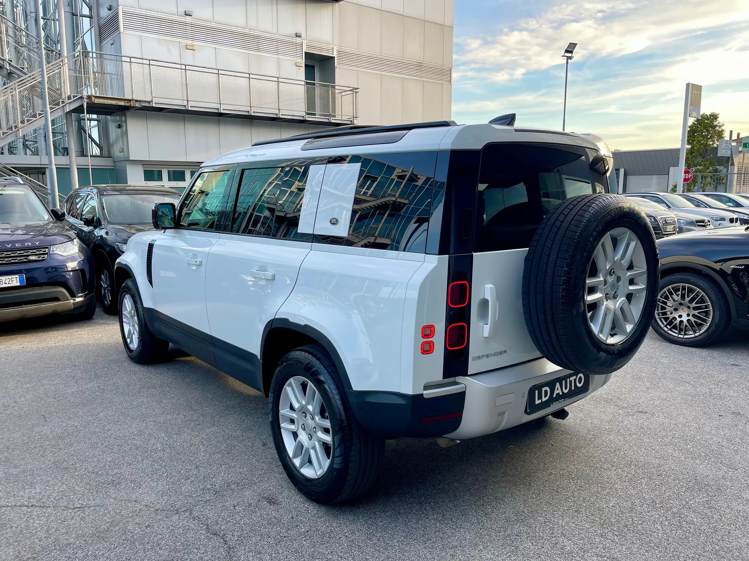 Land Rover - Defender