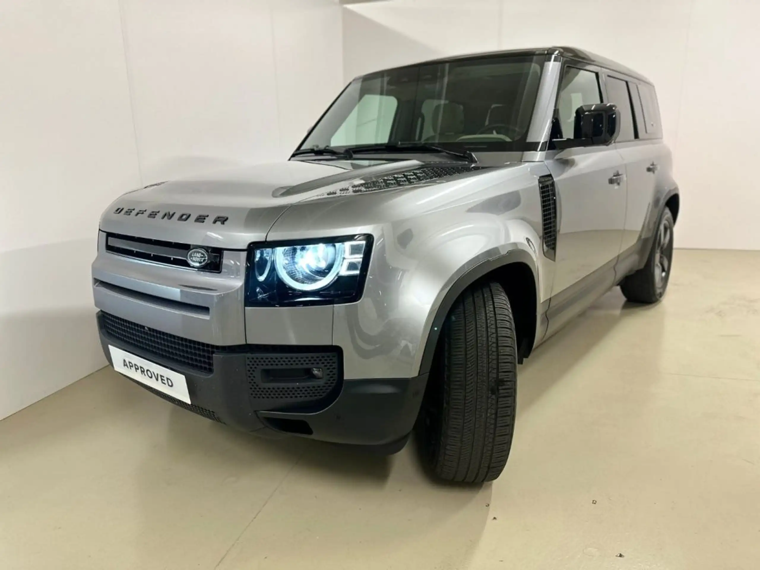 Land Rover Defender 2023