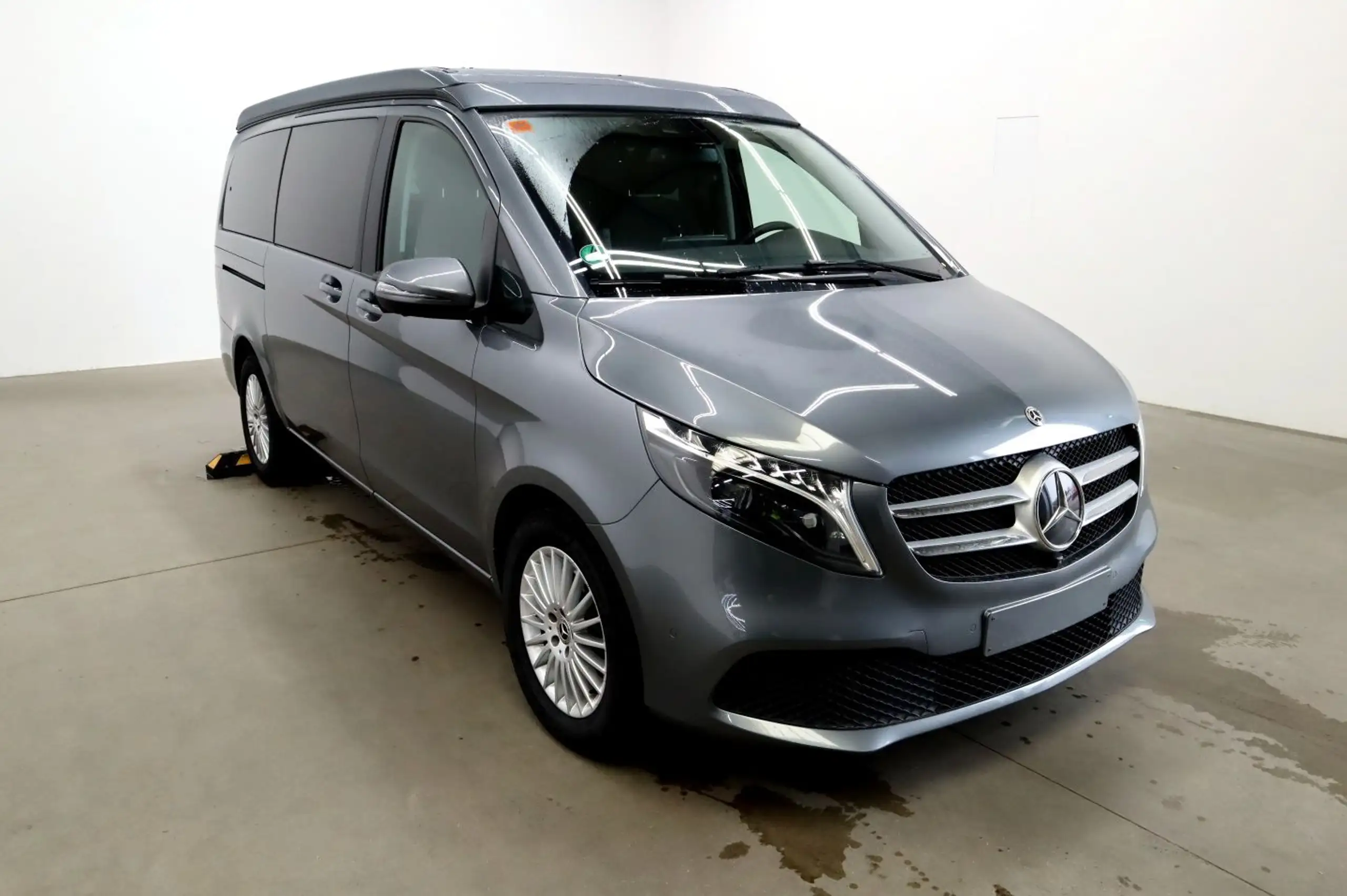 Mercedes-Benz - V 250