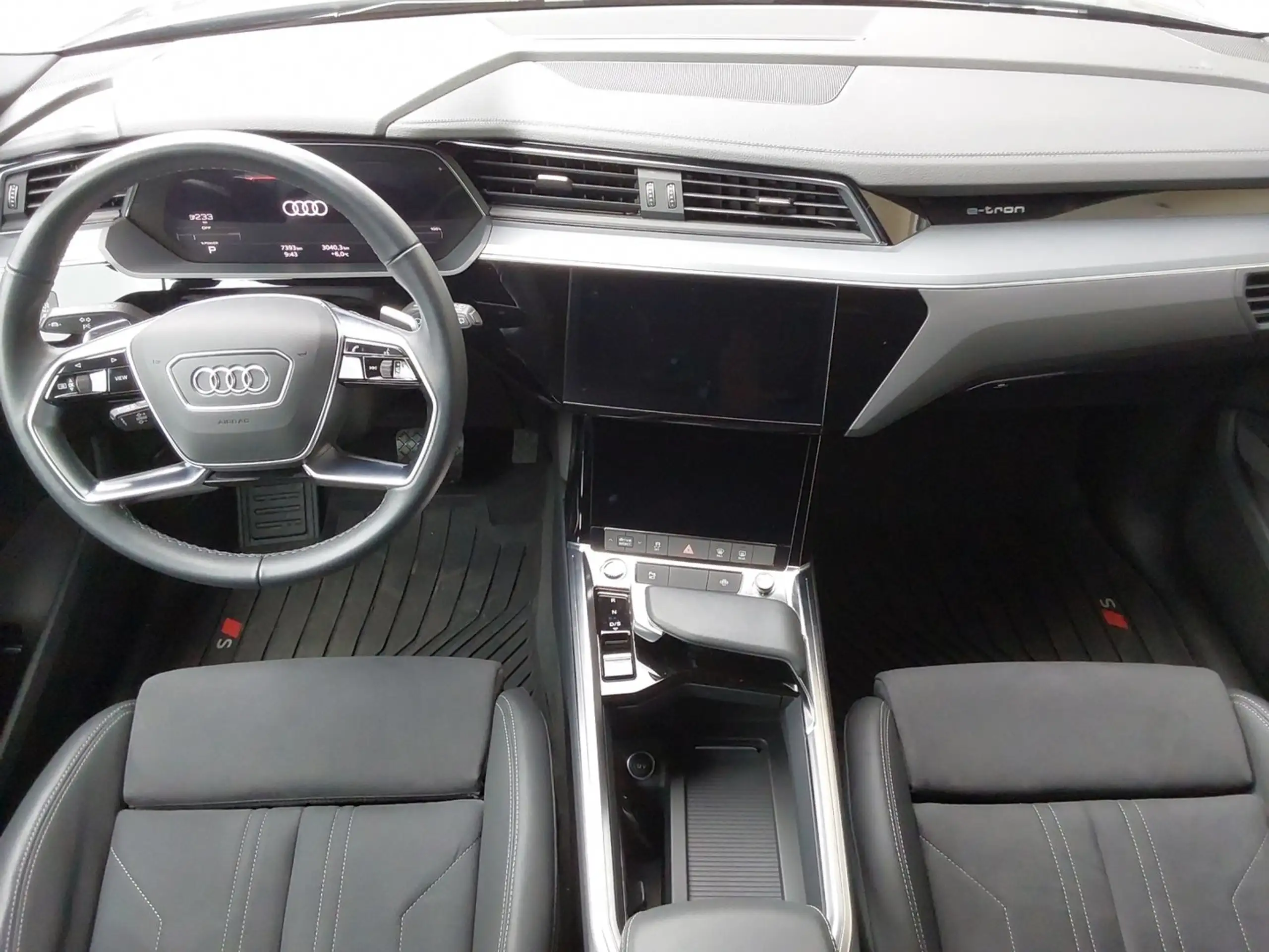 Audi - Q8