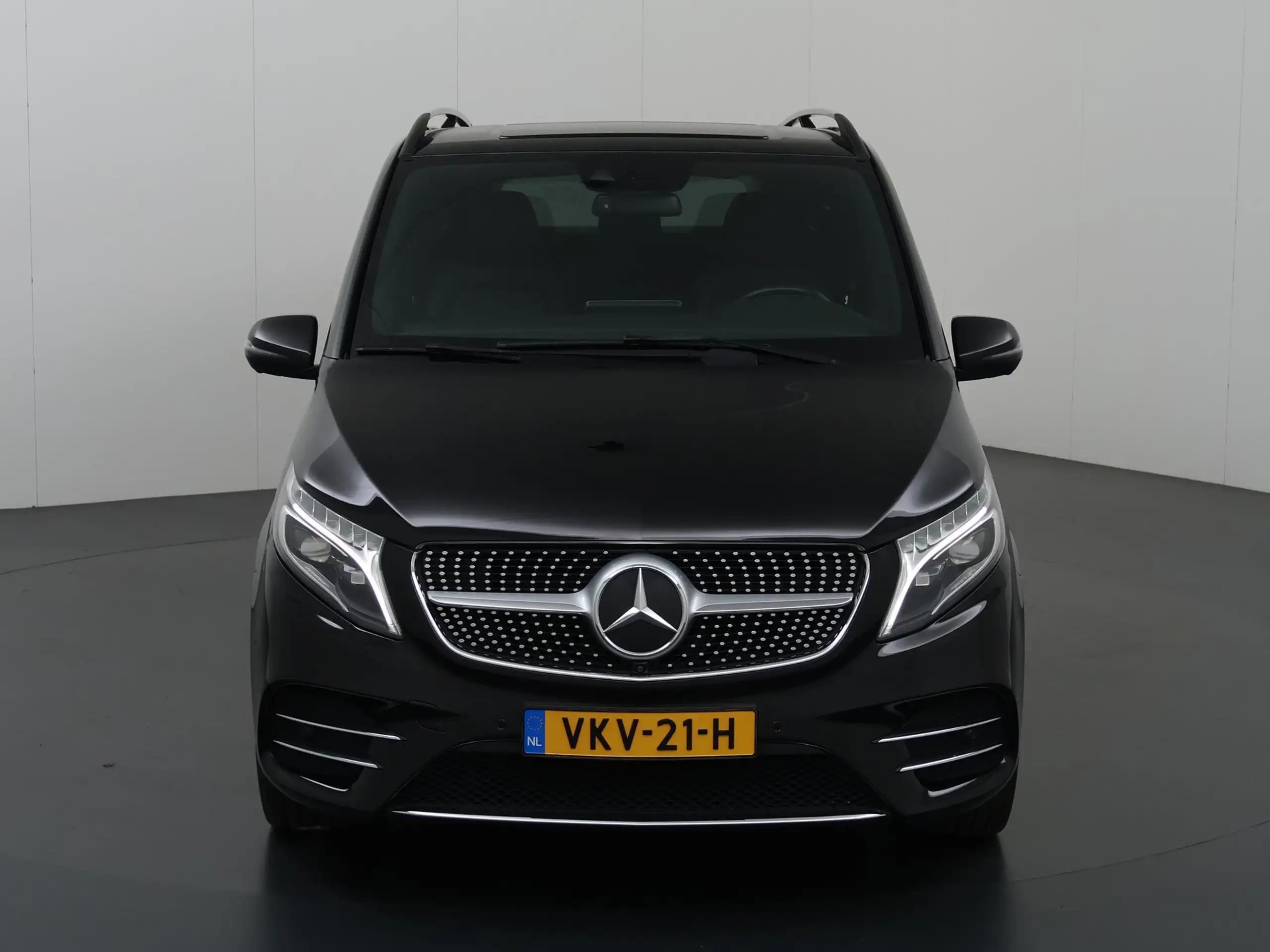 Mercedes-Benz - V 300