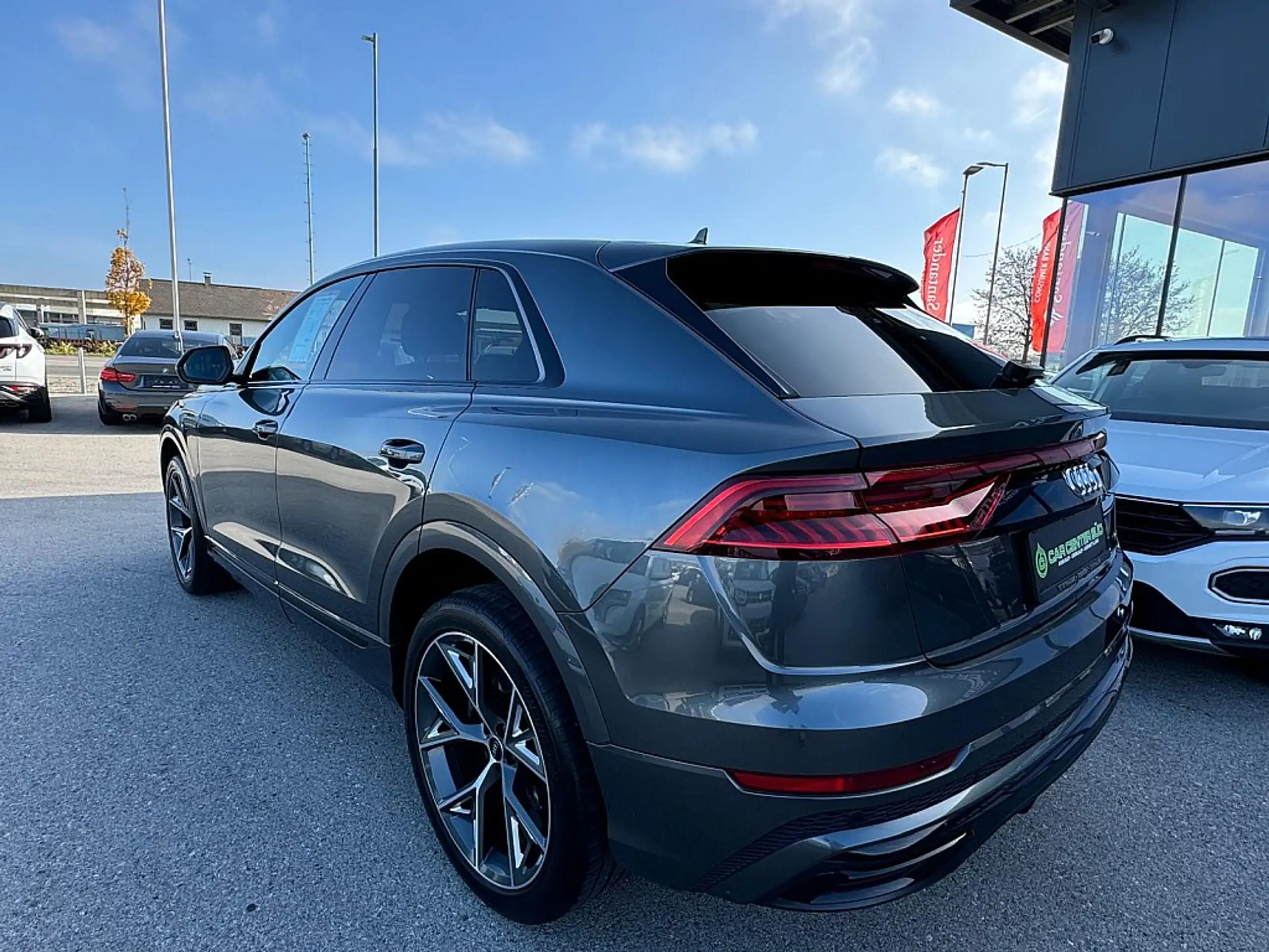 Audi - Q8