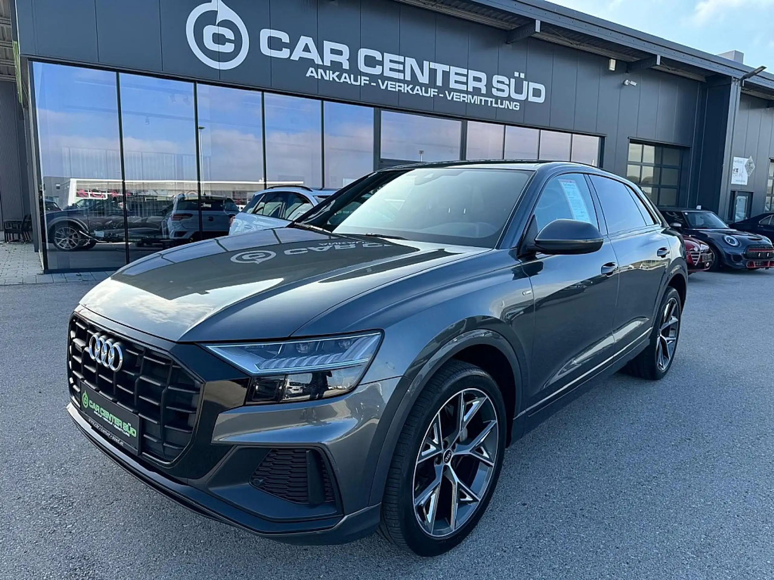 Audi - Q8