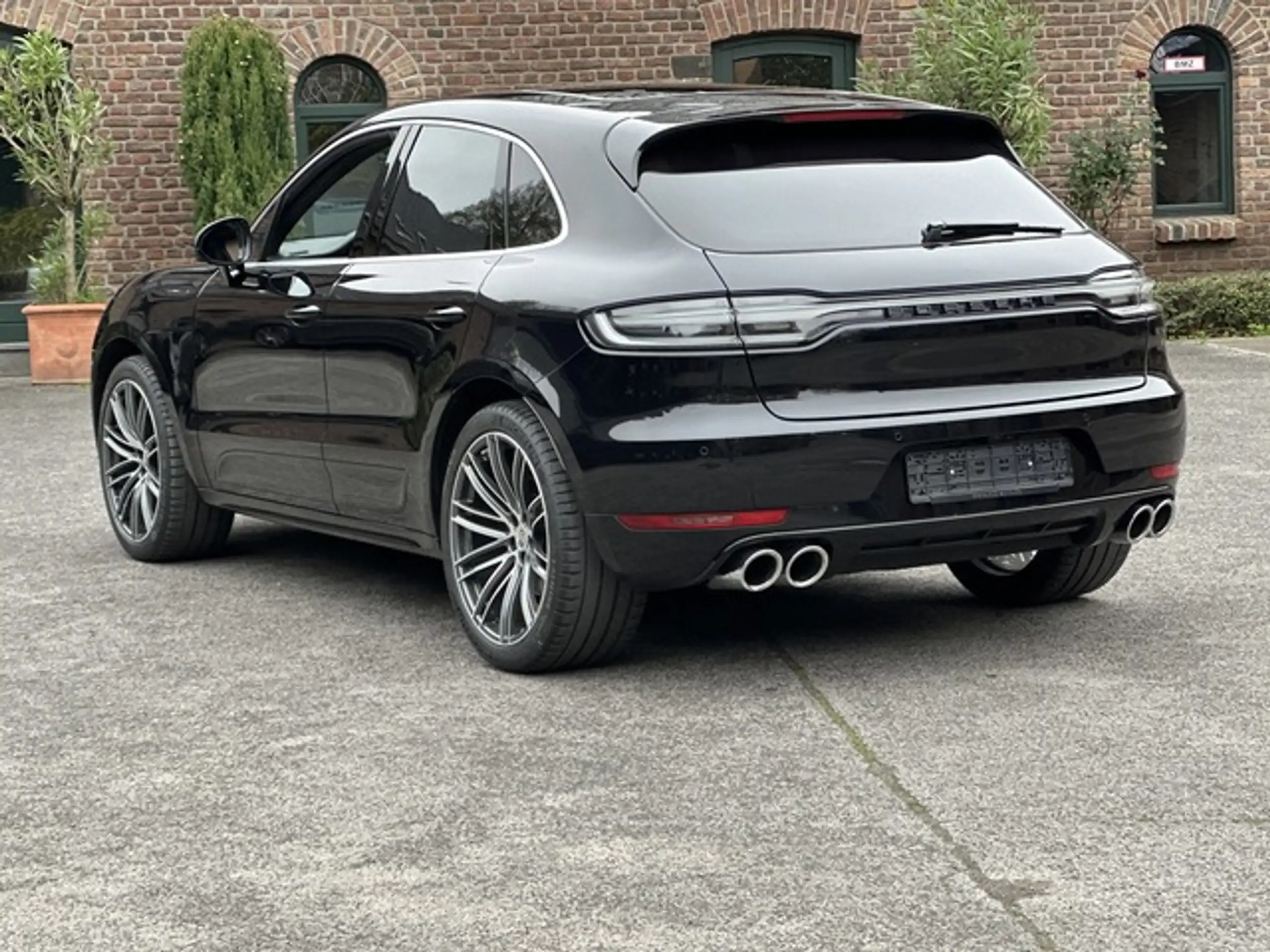 Porsche - Macan