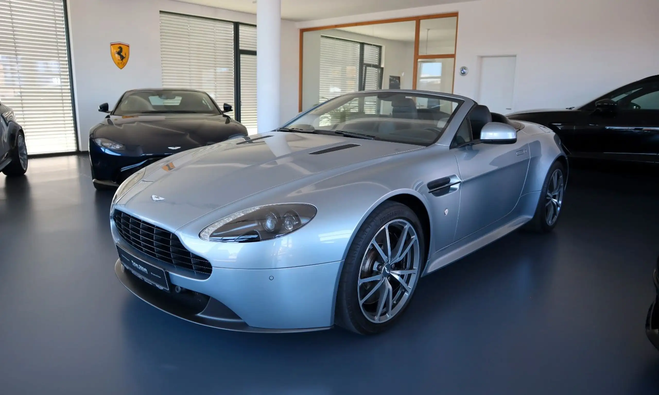 Aston Martin V8 2016