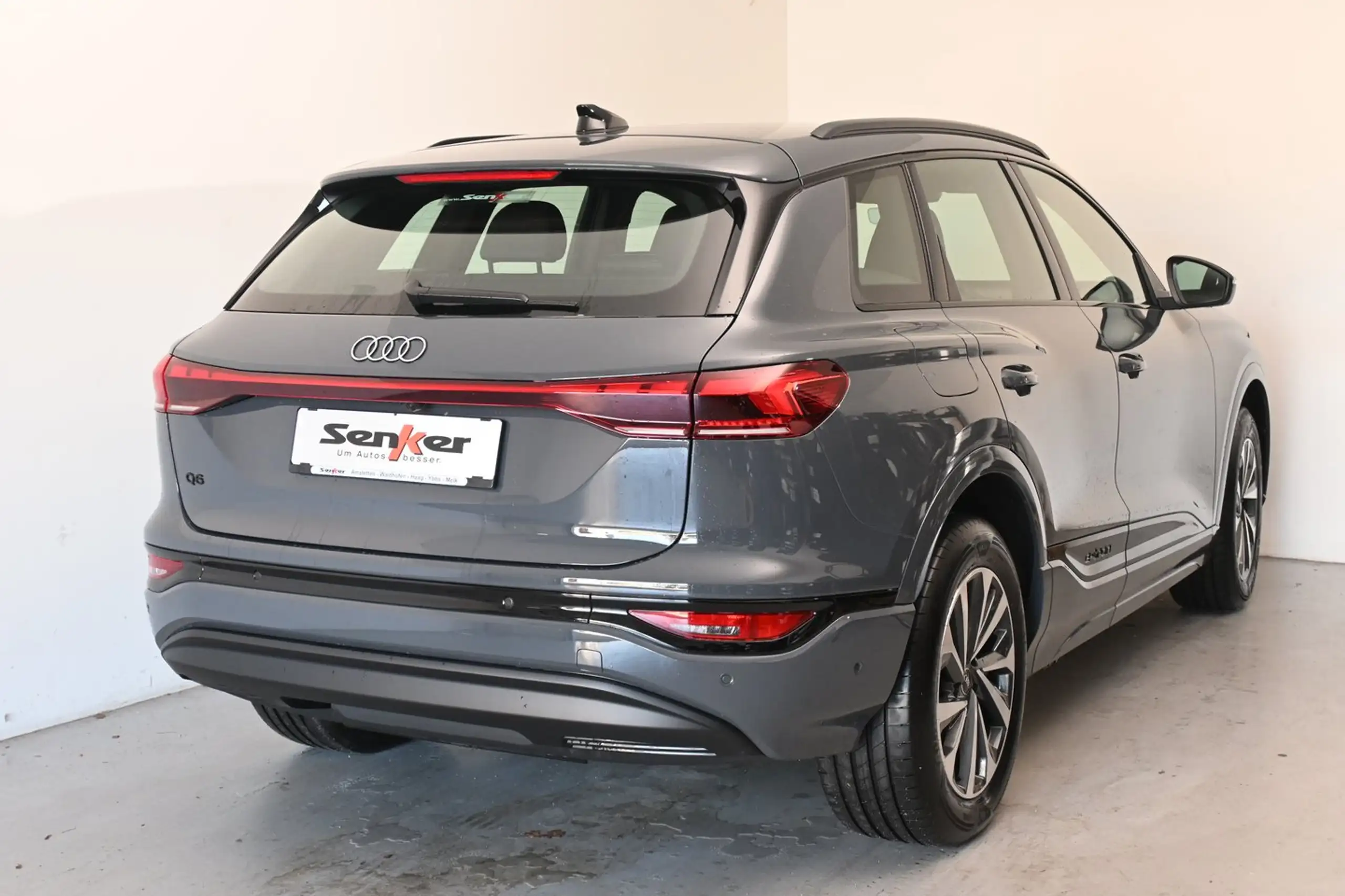 Audi - Q6