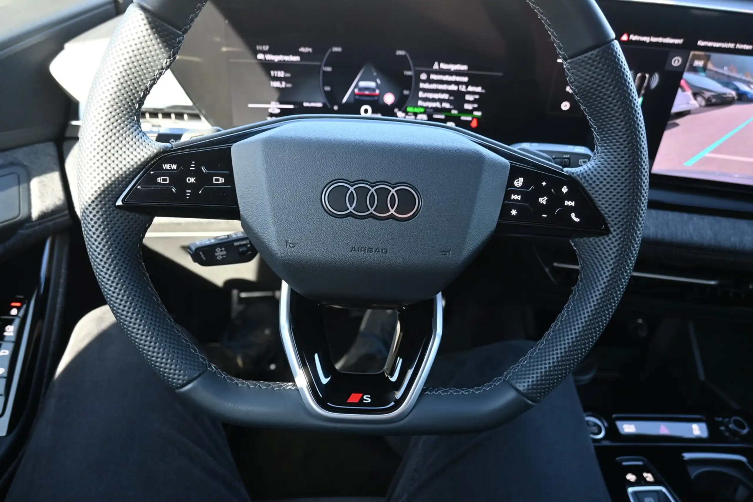 Audi - Q6