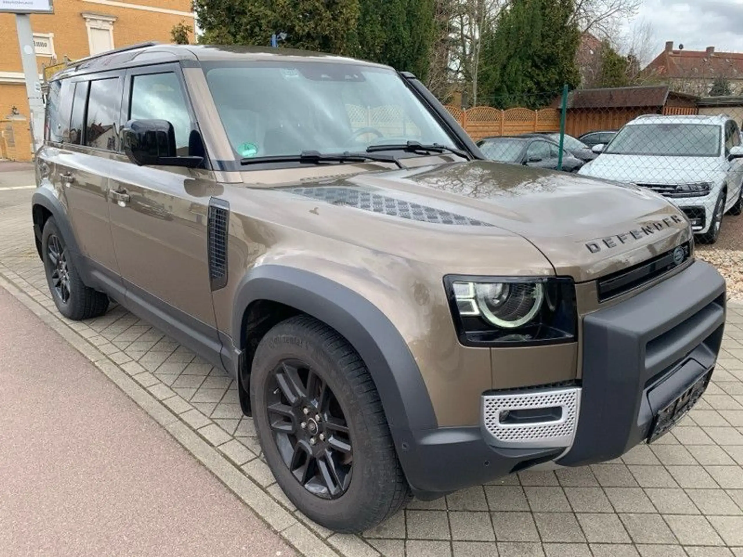 Land Rover - Defender