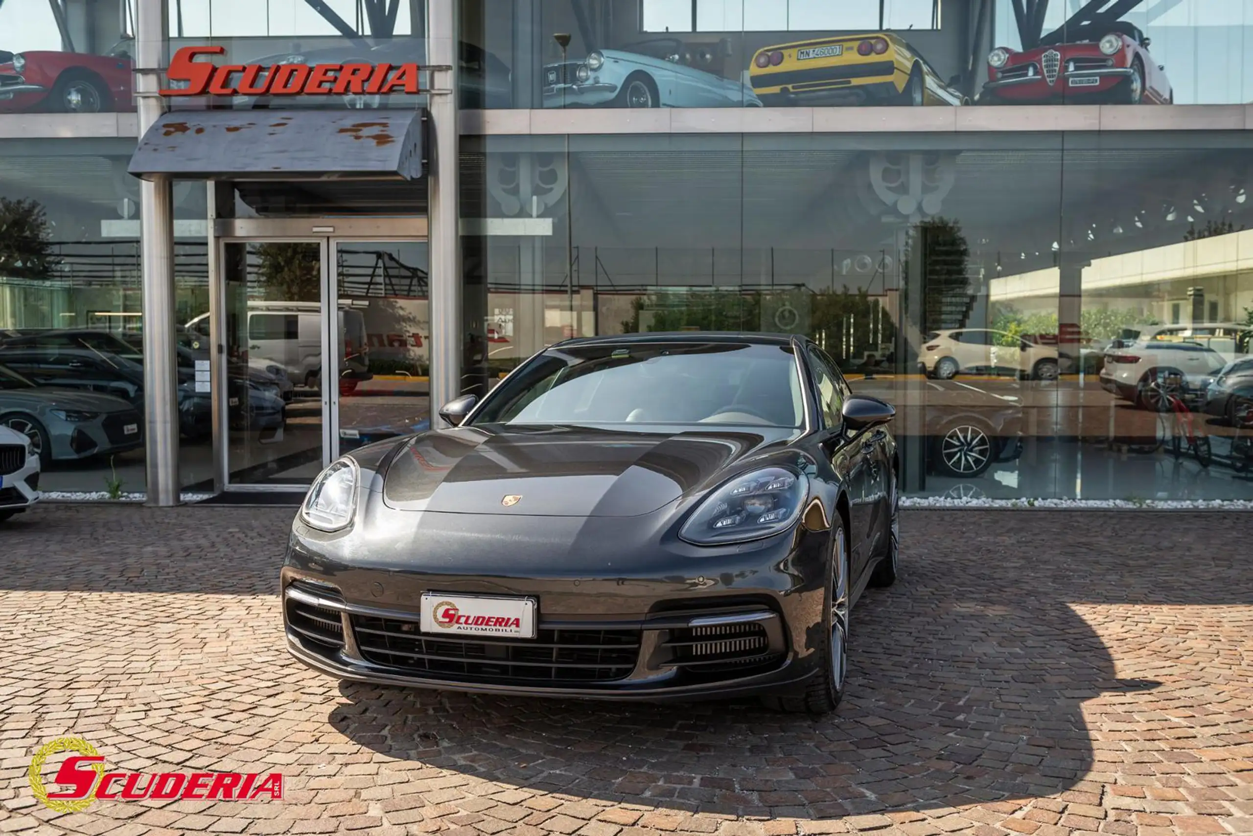 Porsche - Panamera