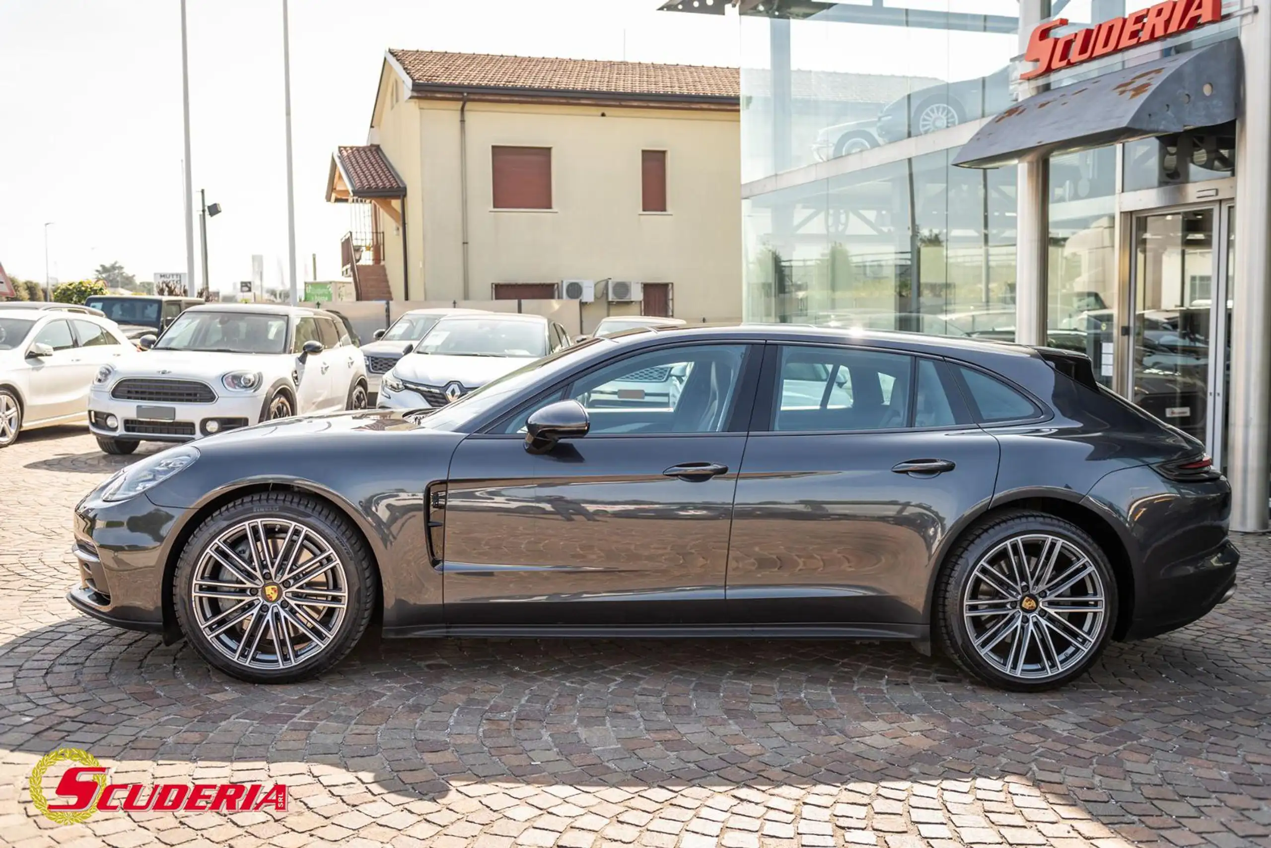 Porsche - Panamera