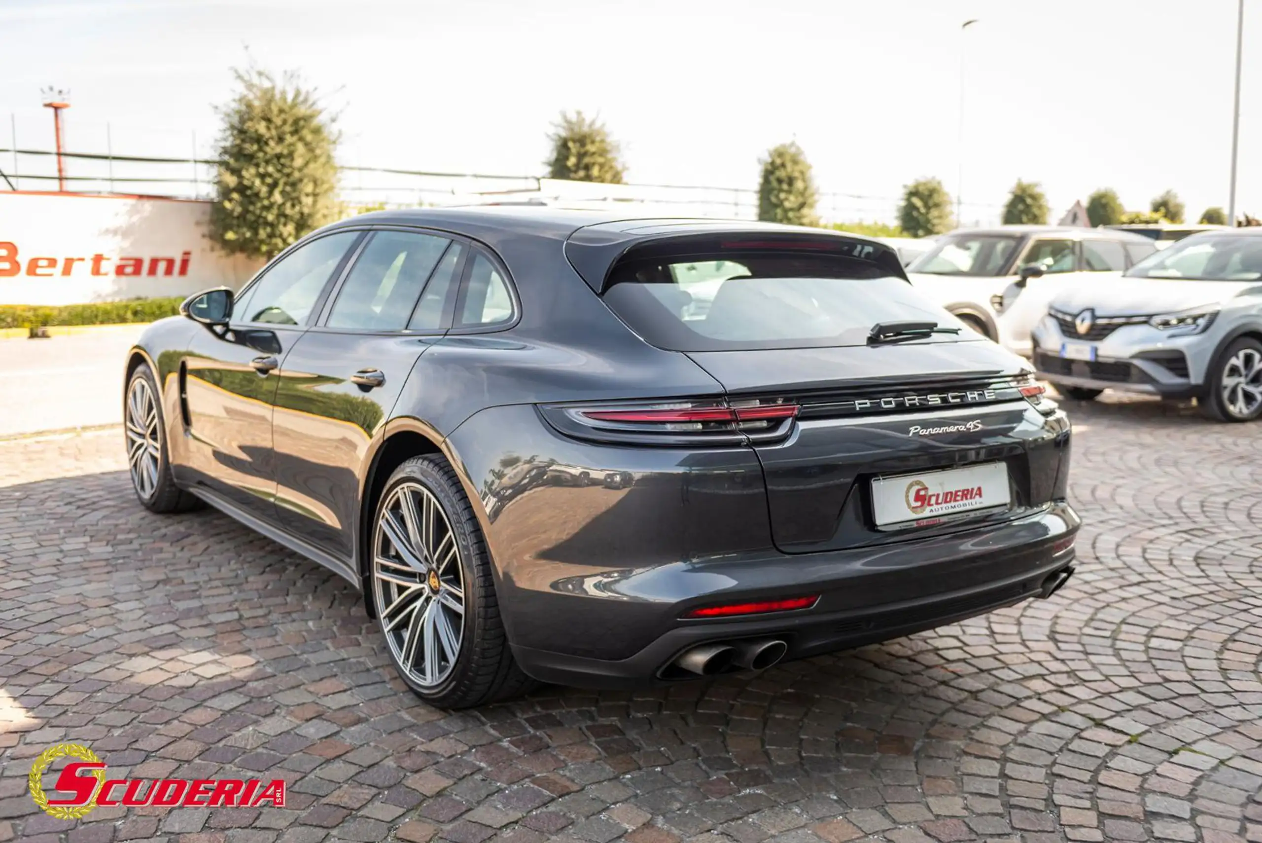 Porsche - Panamera