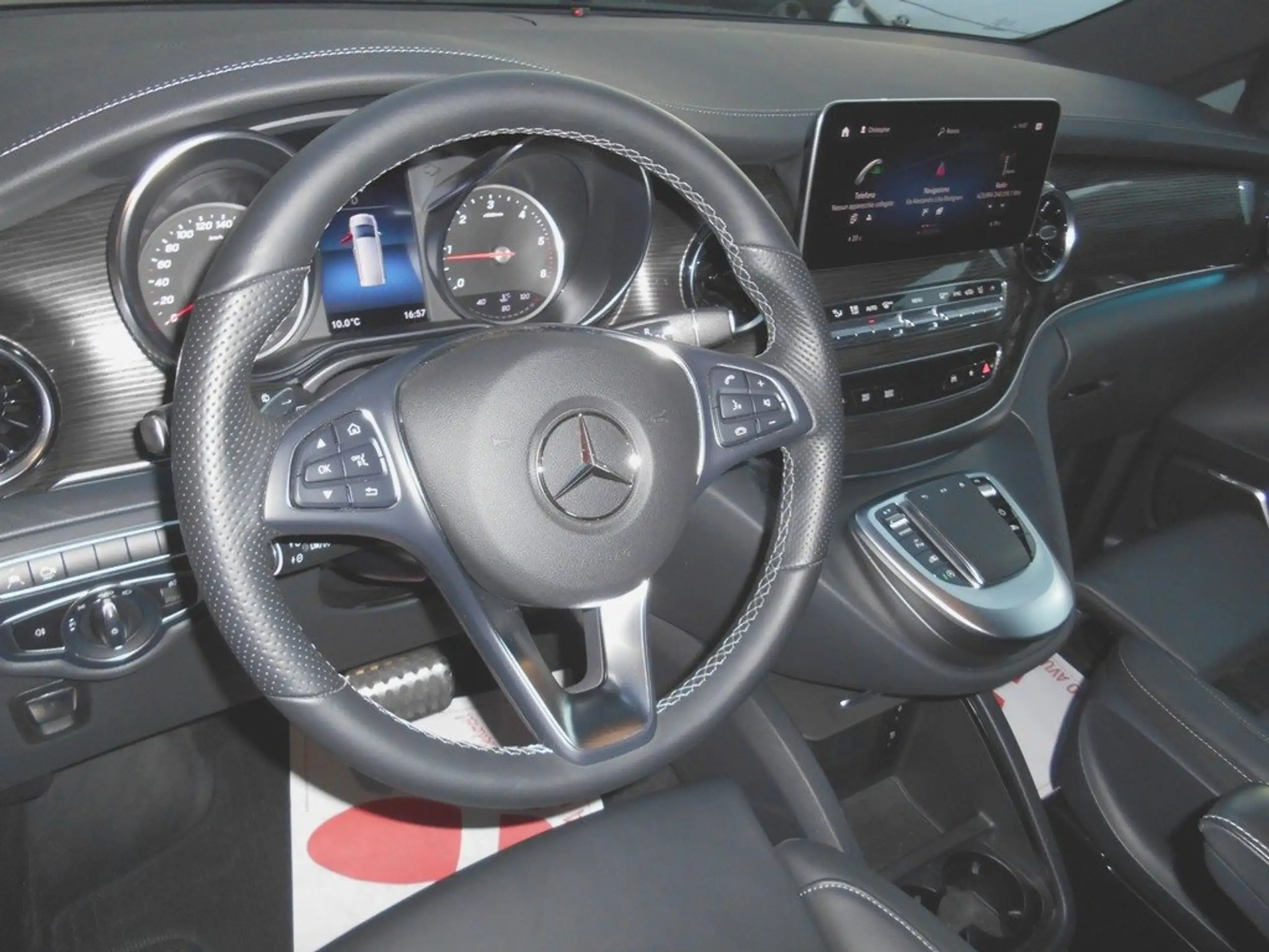 Mercedes-Benz - V