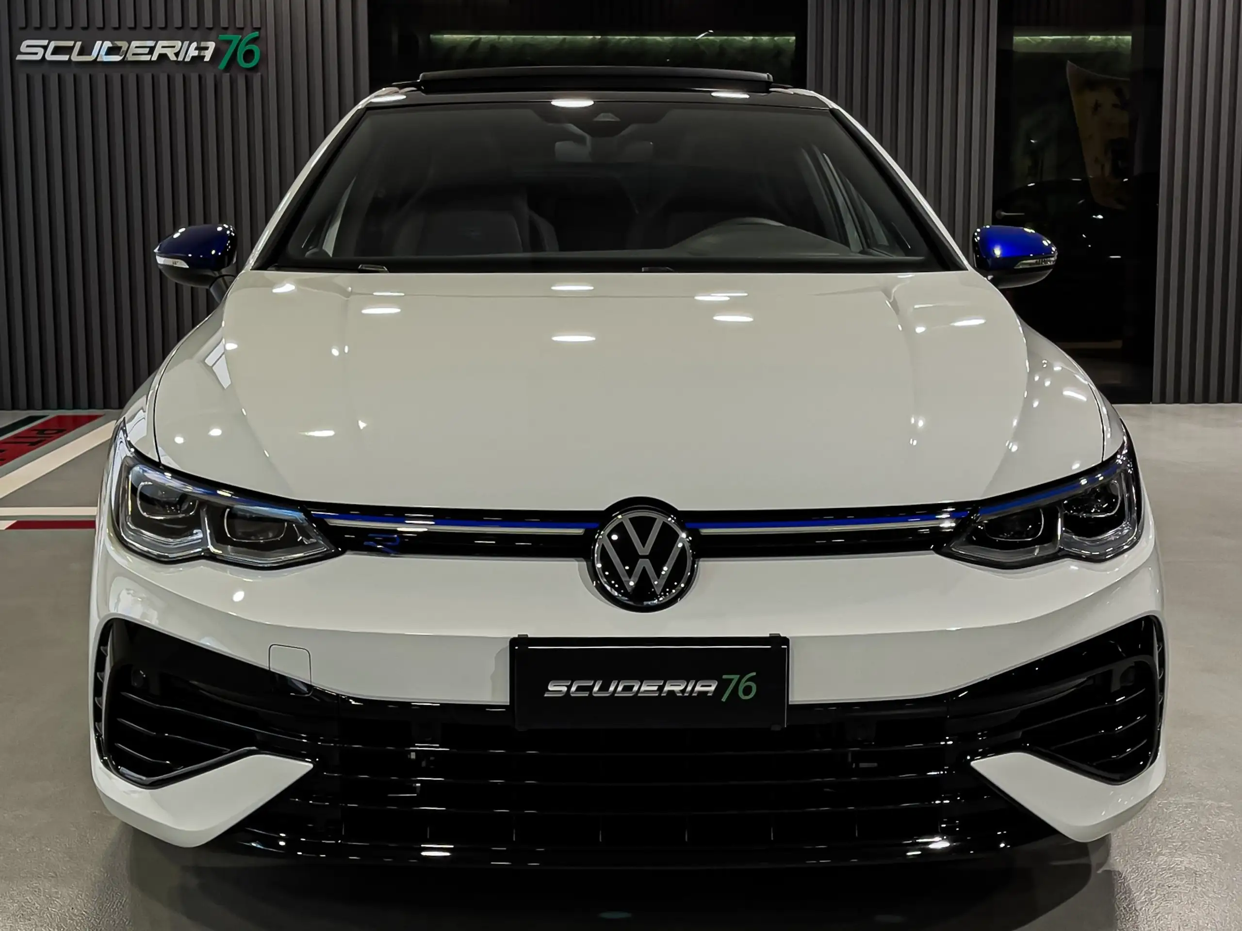 Volkswagen - Golf R