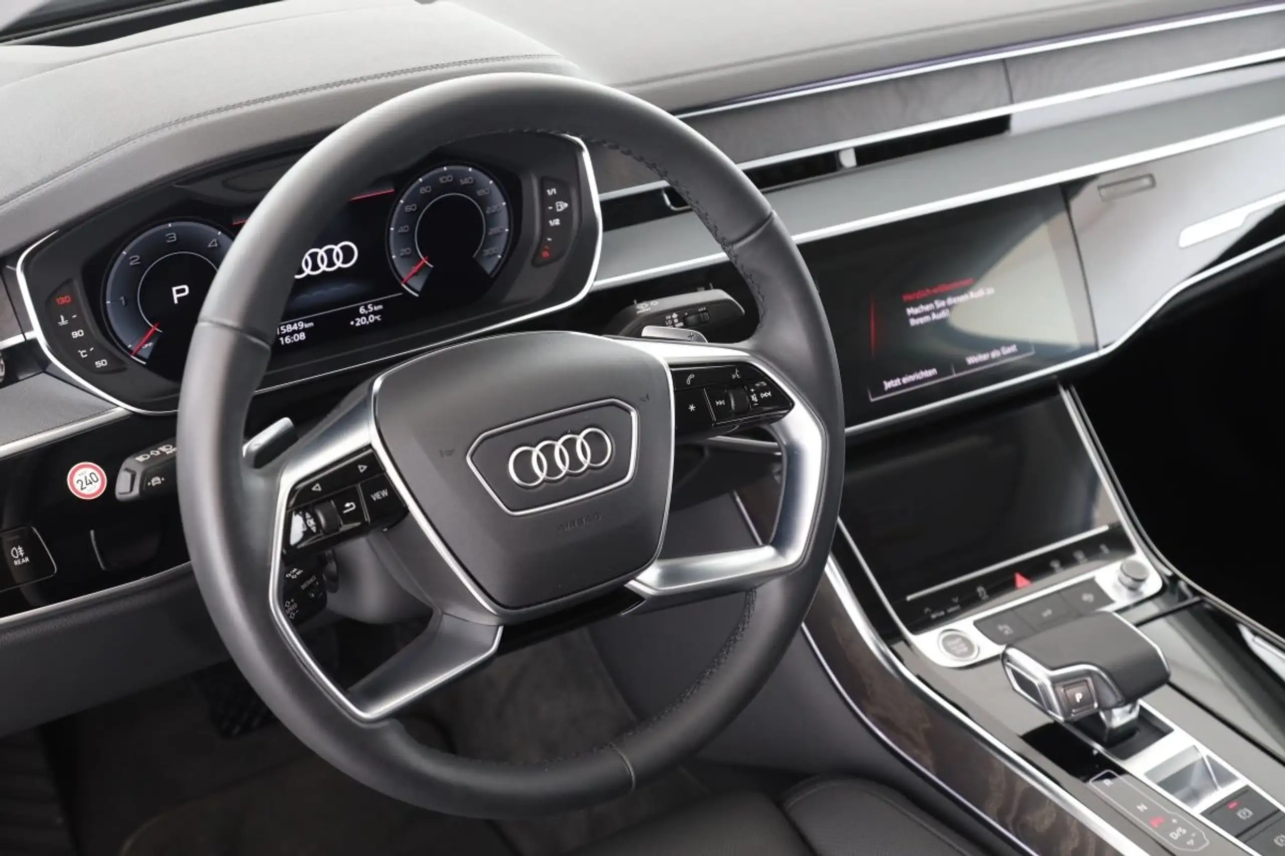 Audi - A8