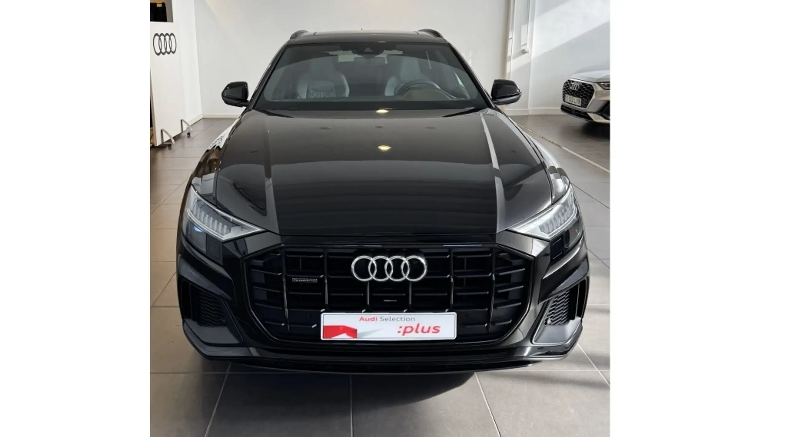 Audi - Q8