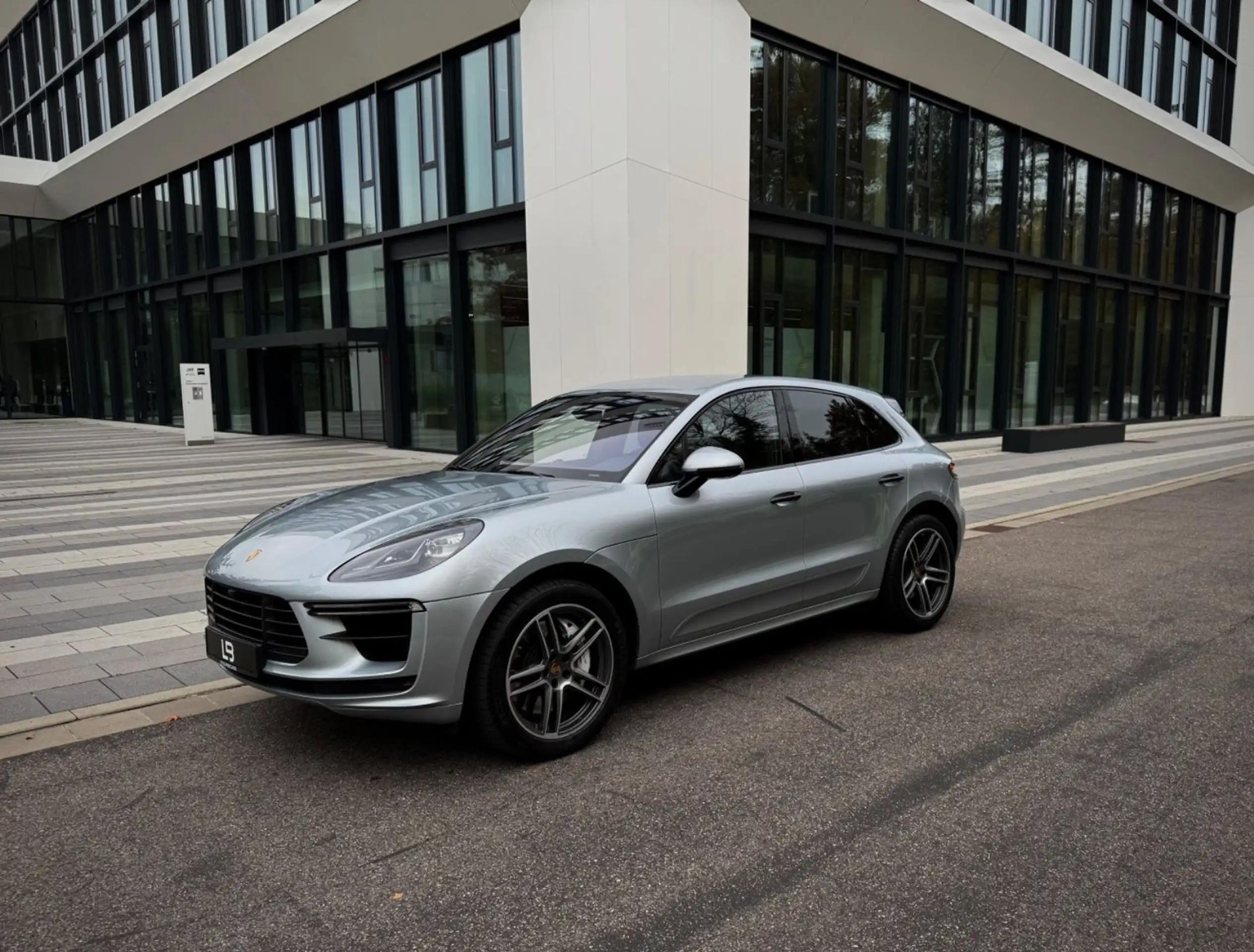 Porsche - Macan