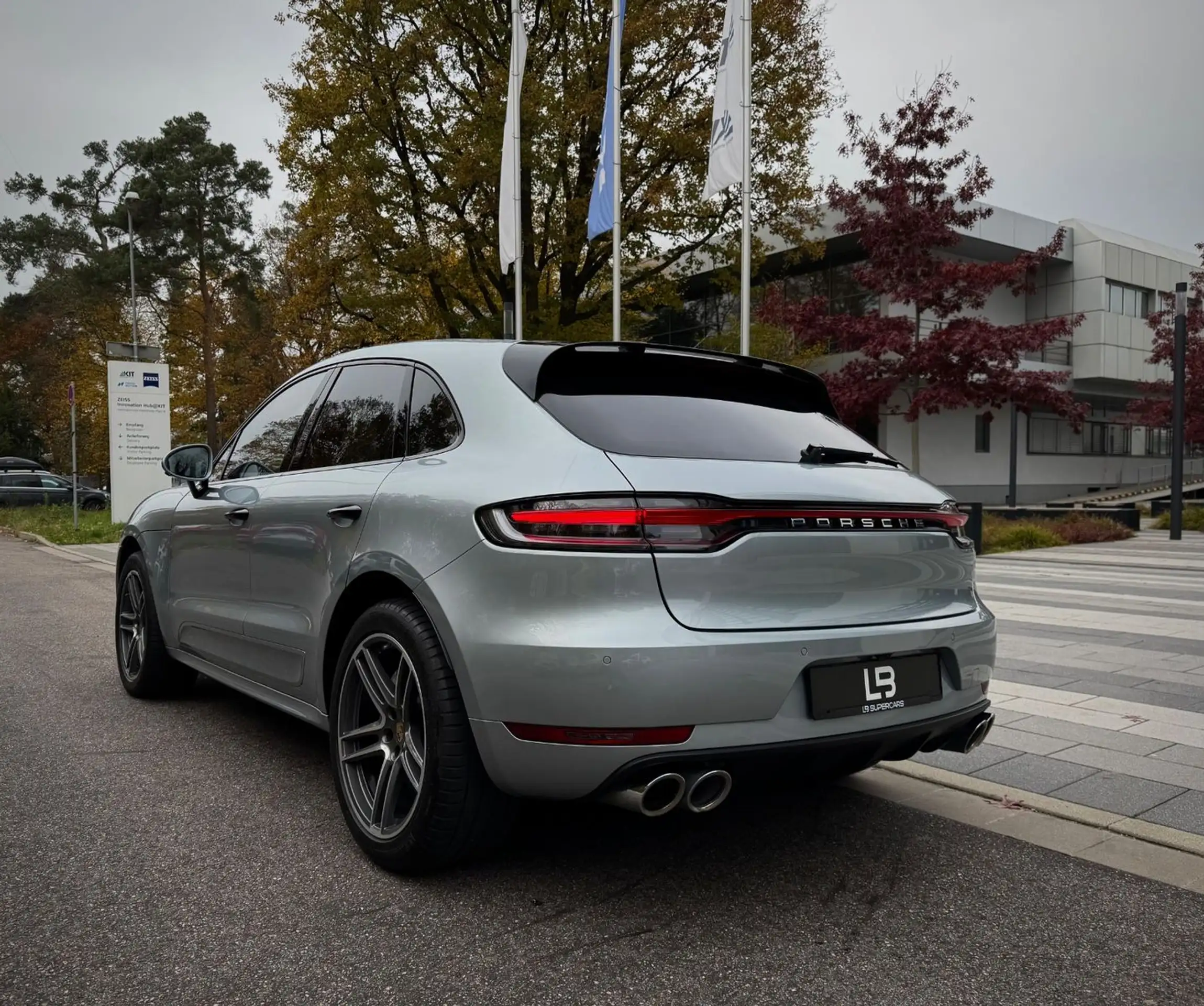 Porsche - Macan