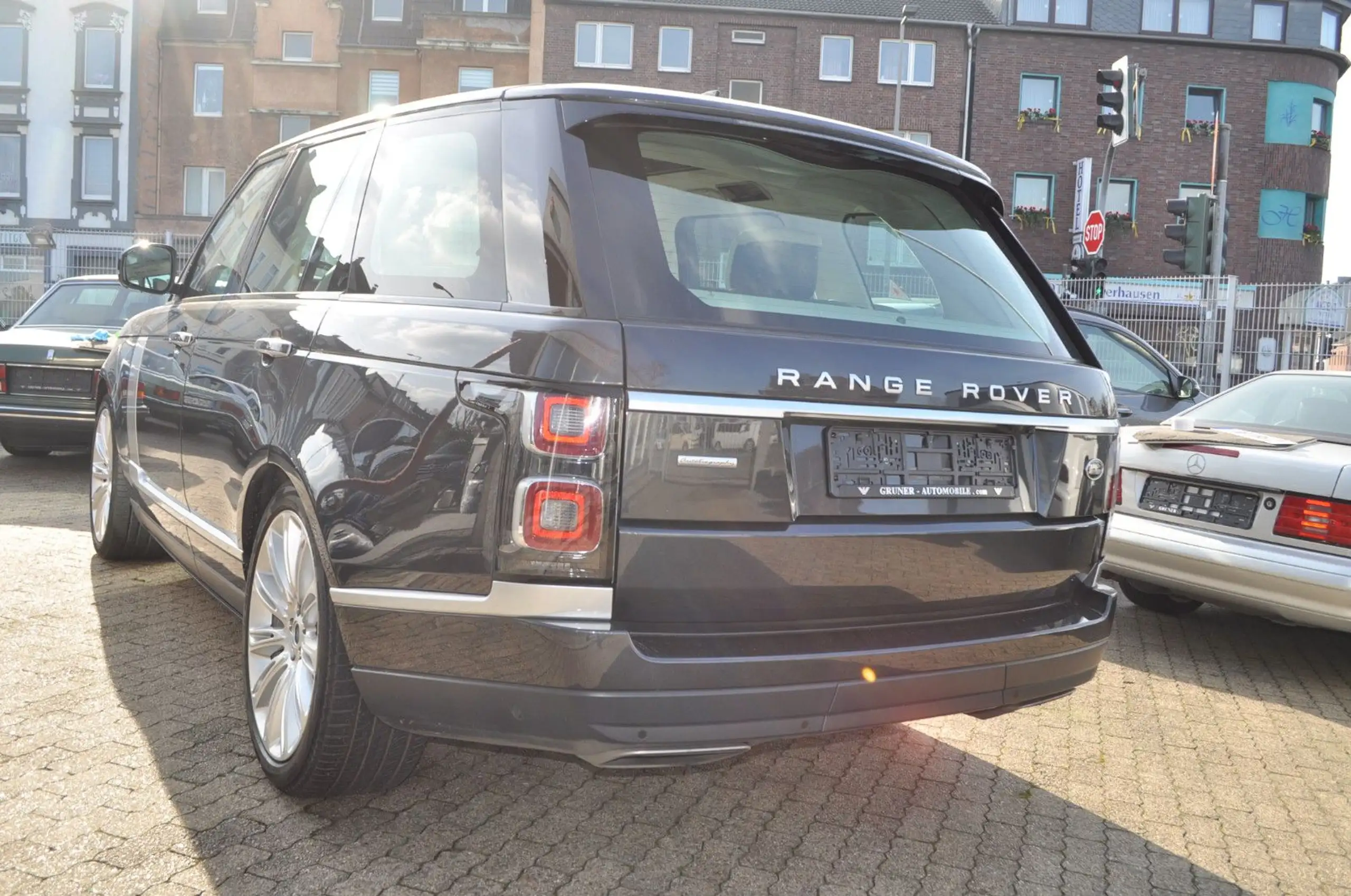 Land Rover - Range Rover