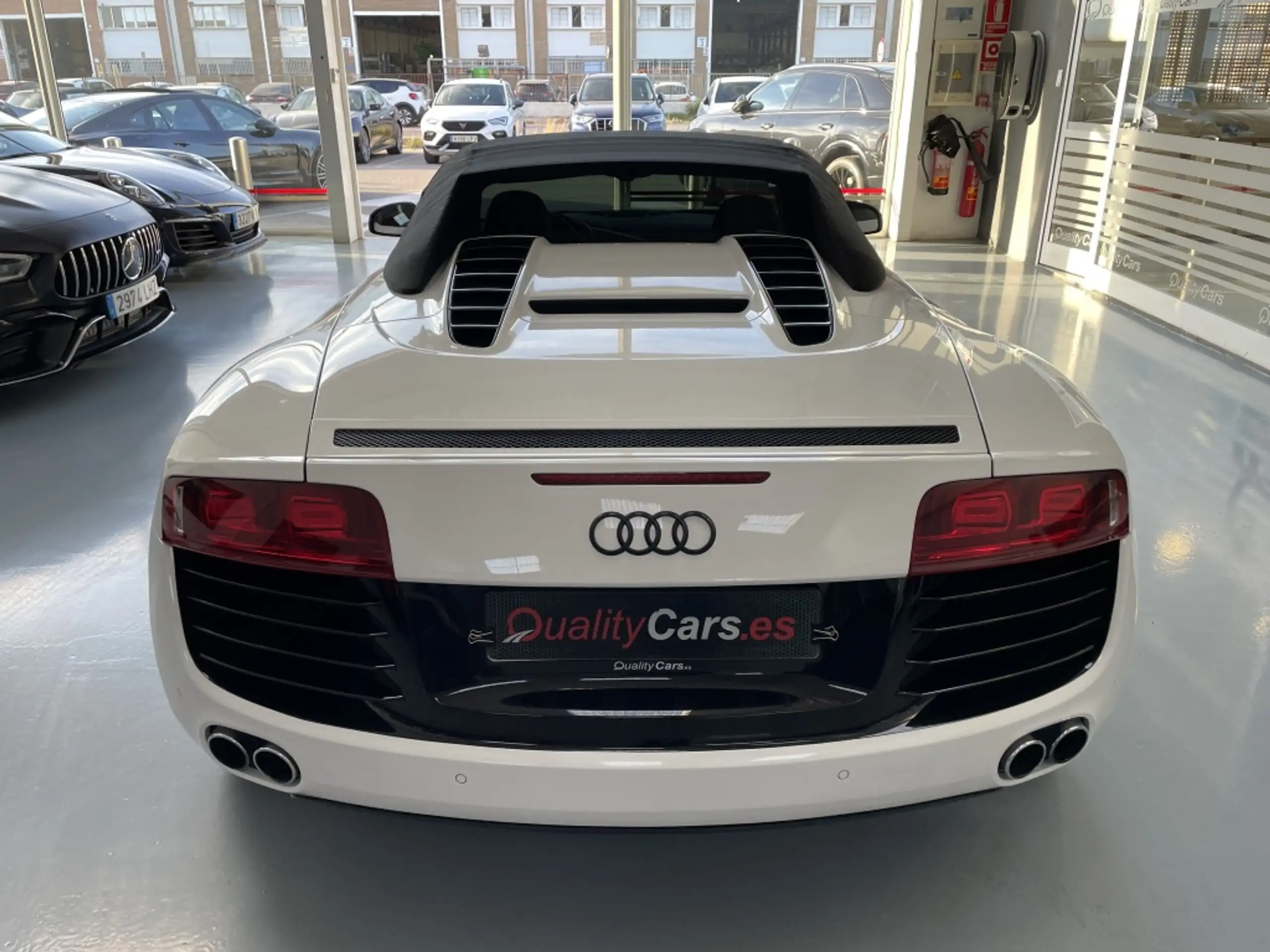 Audi - R8