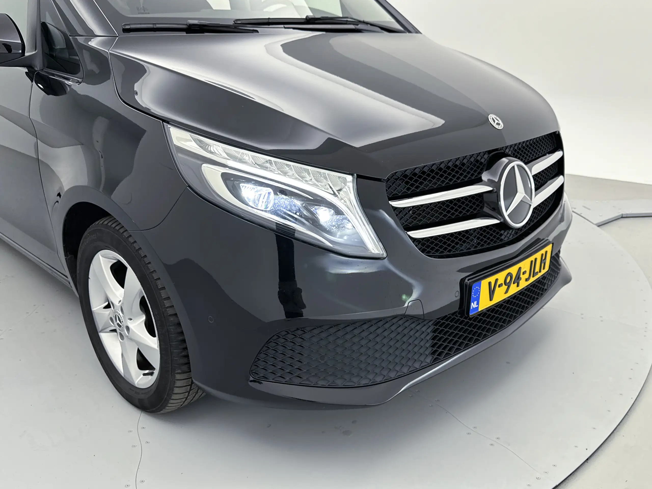 Mercedes-Benz - V 250