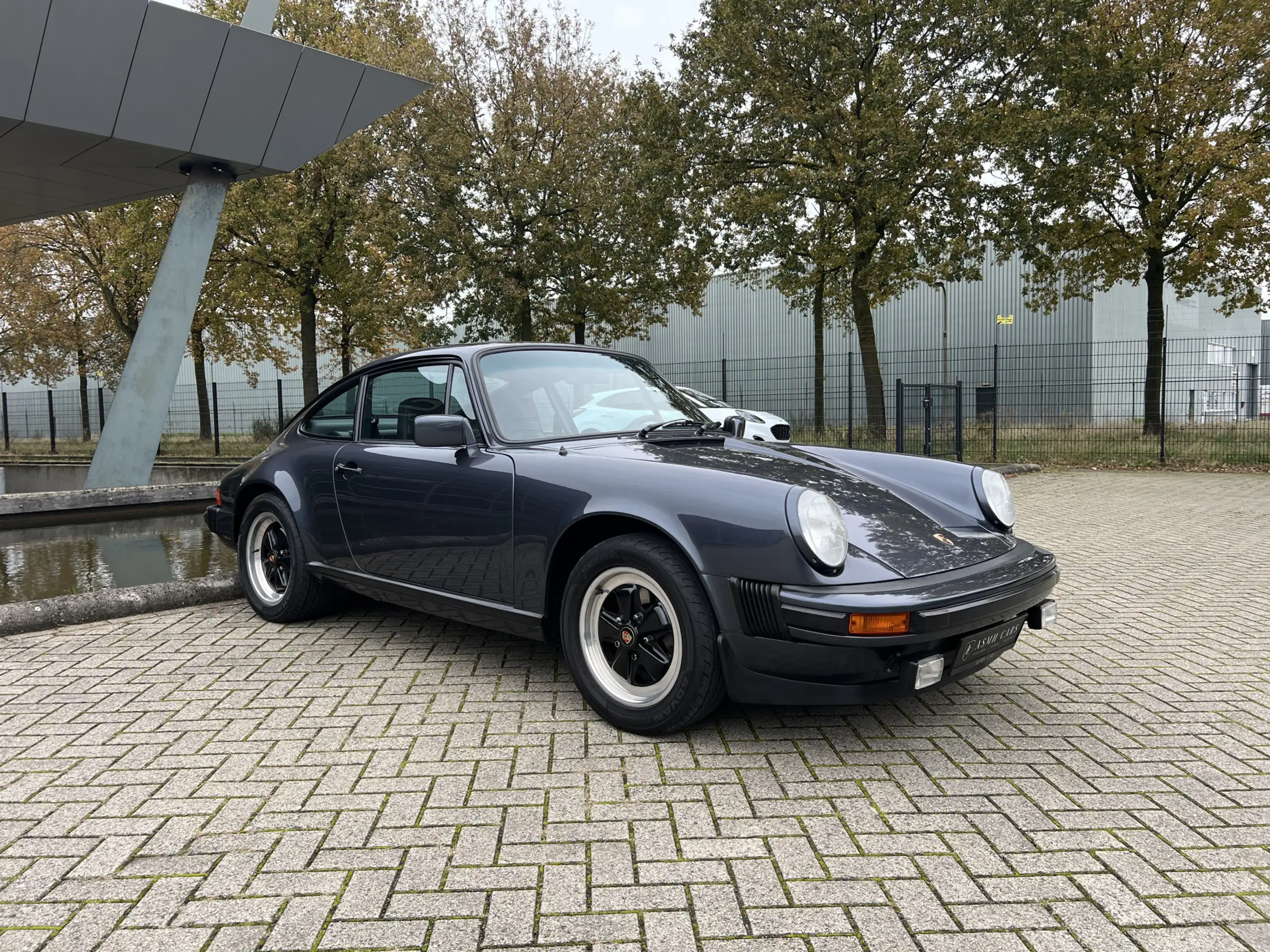 Porsche - 911