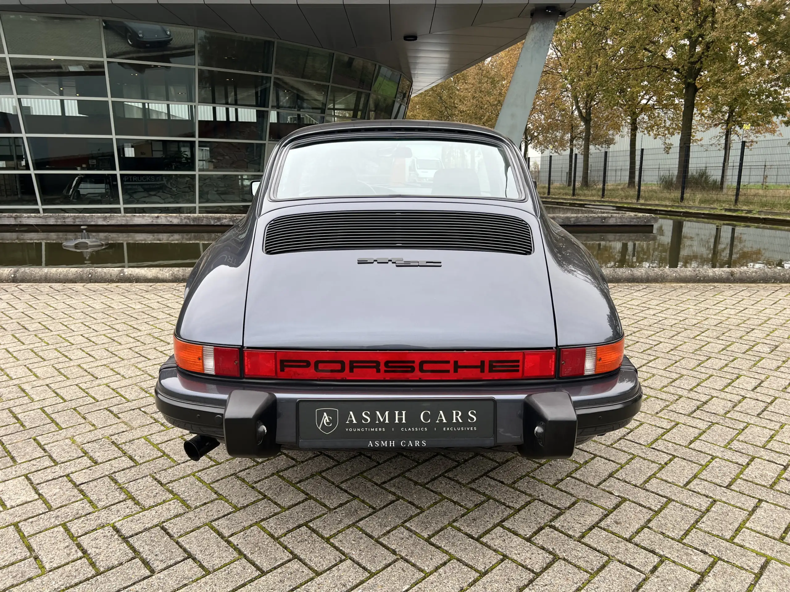 Porsche - 911