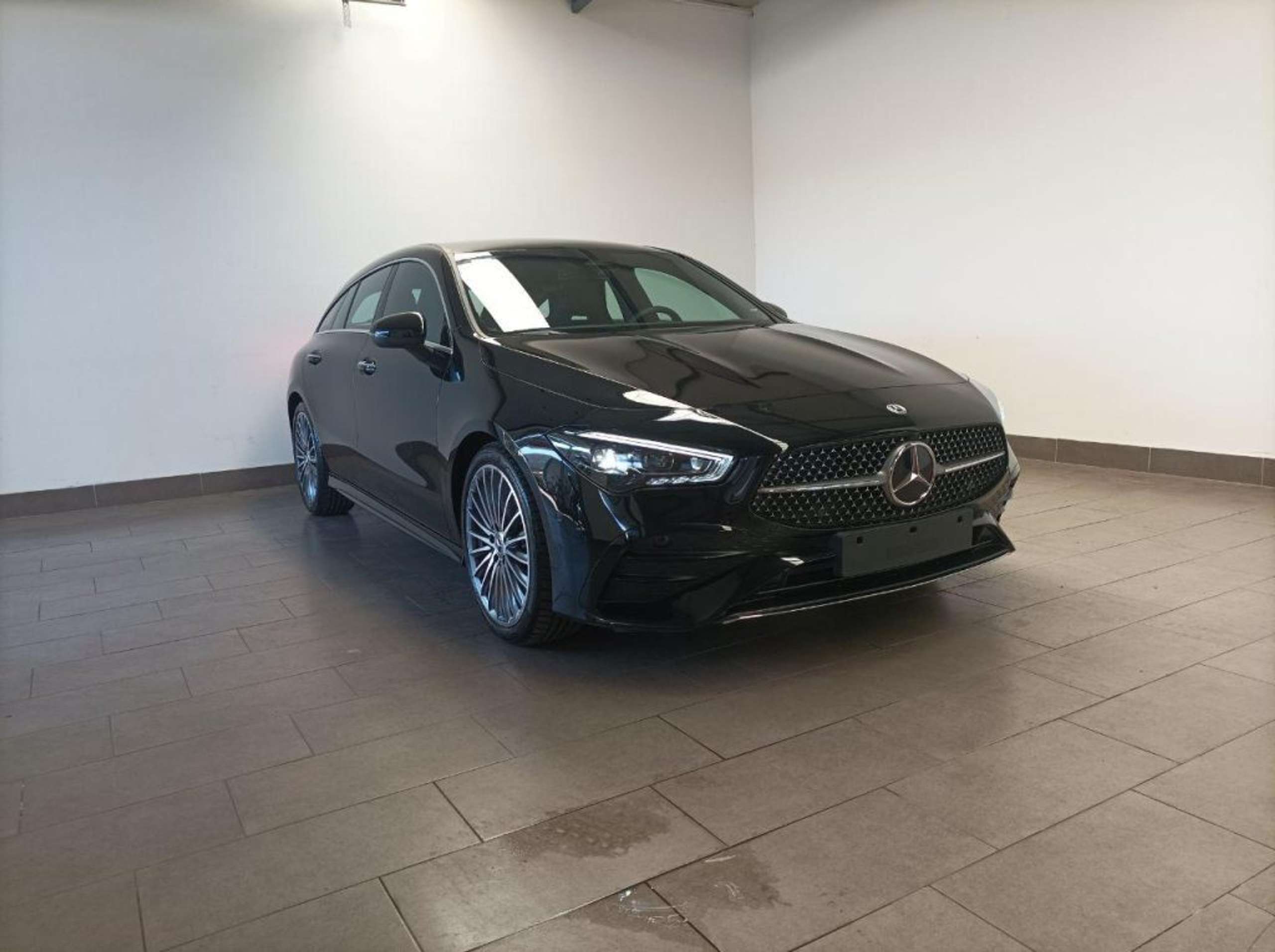 Mercedes-Benz - CLA 200