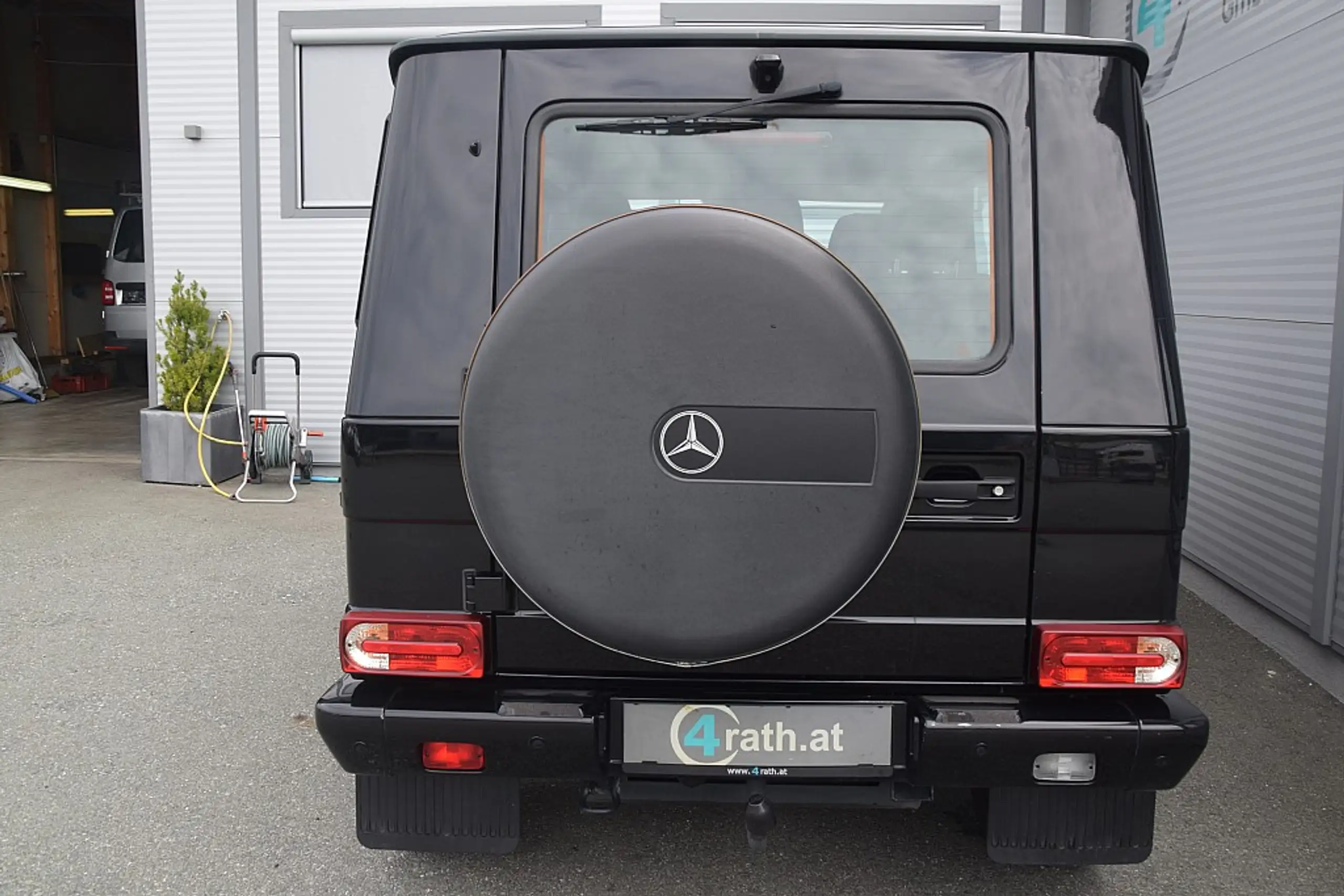 Mercedes-Benz - G 350