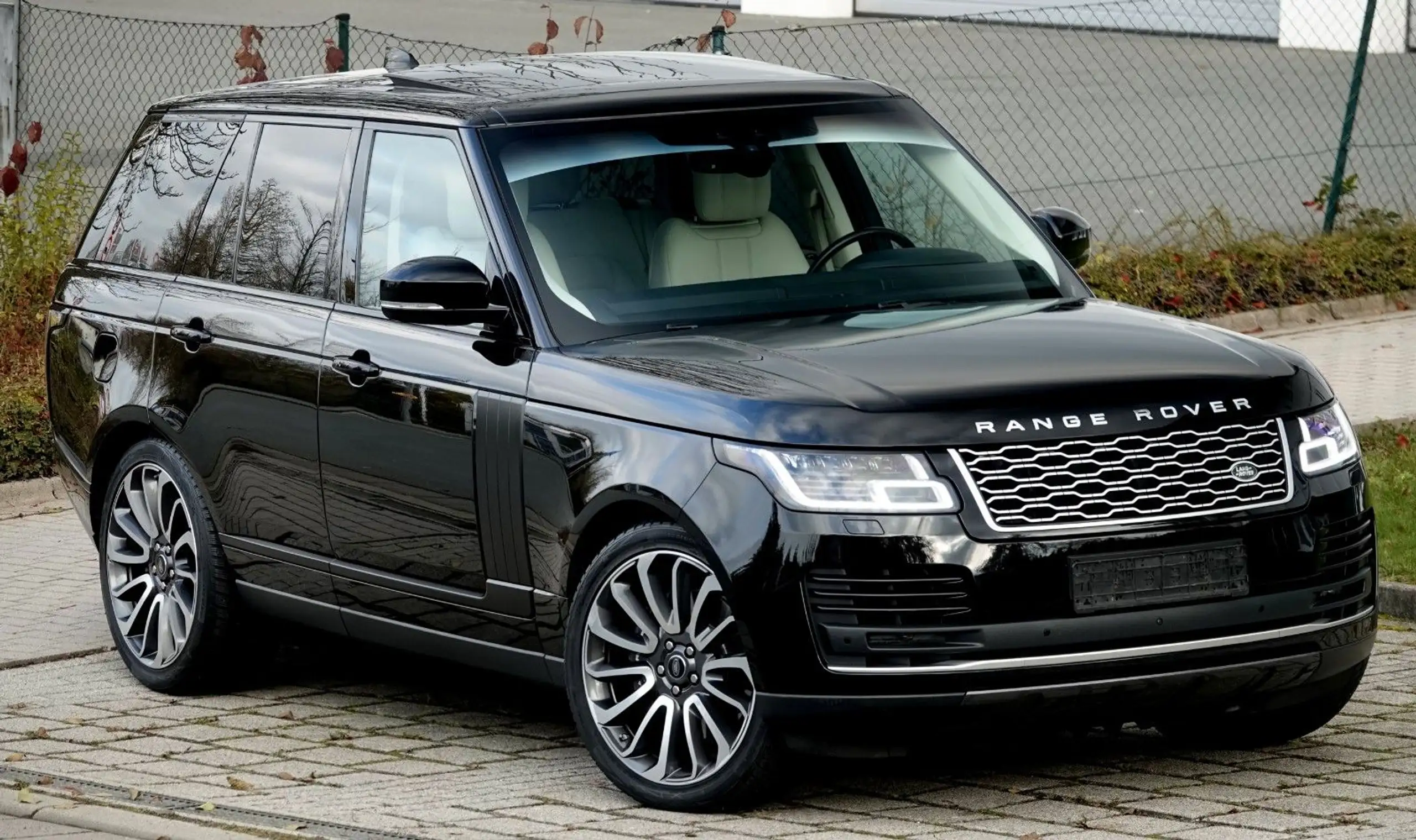 Land Rover - Range Rover