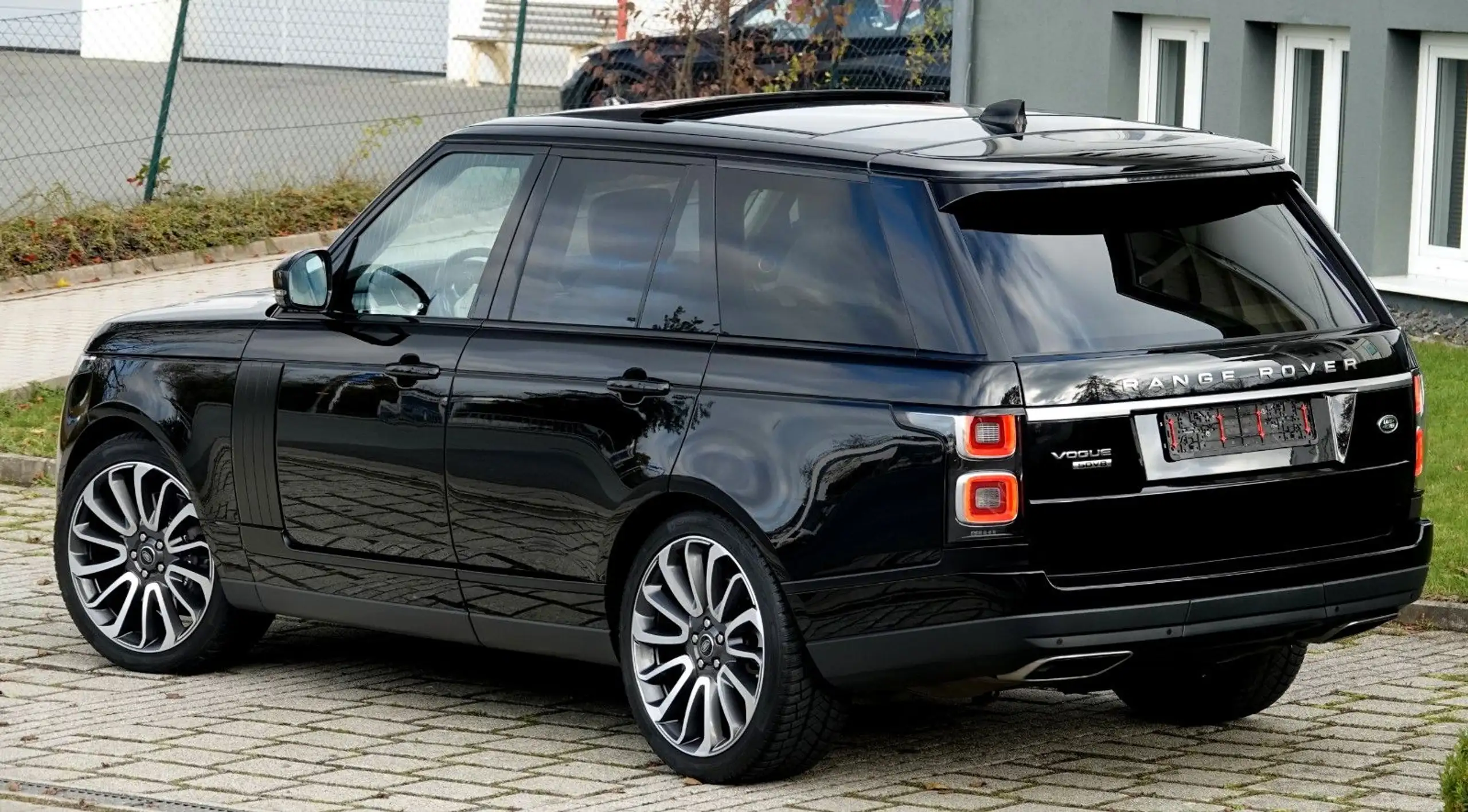 Land Rover - Range Rover