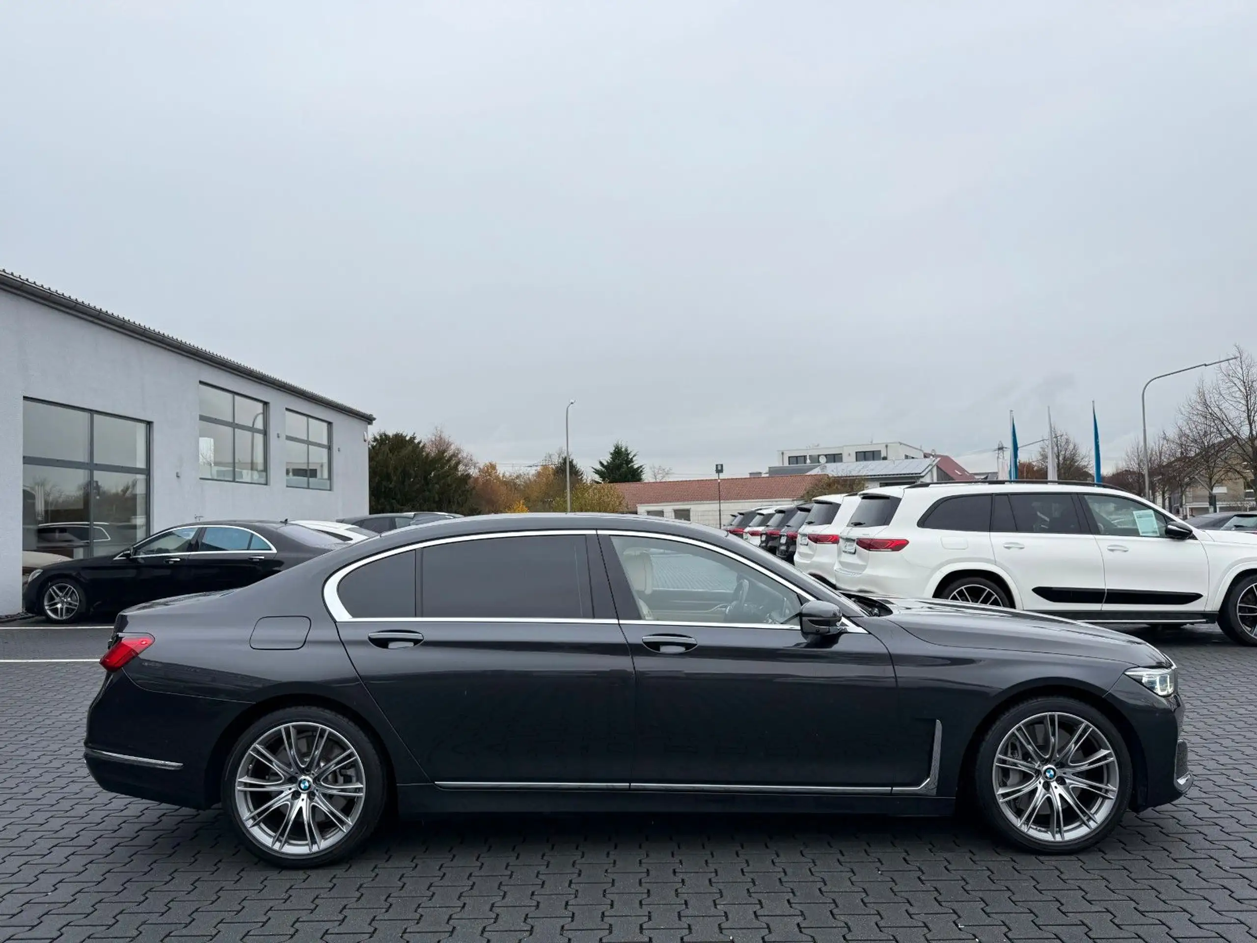 BMW 750 2021