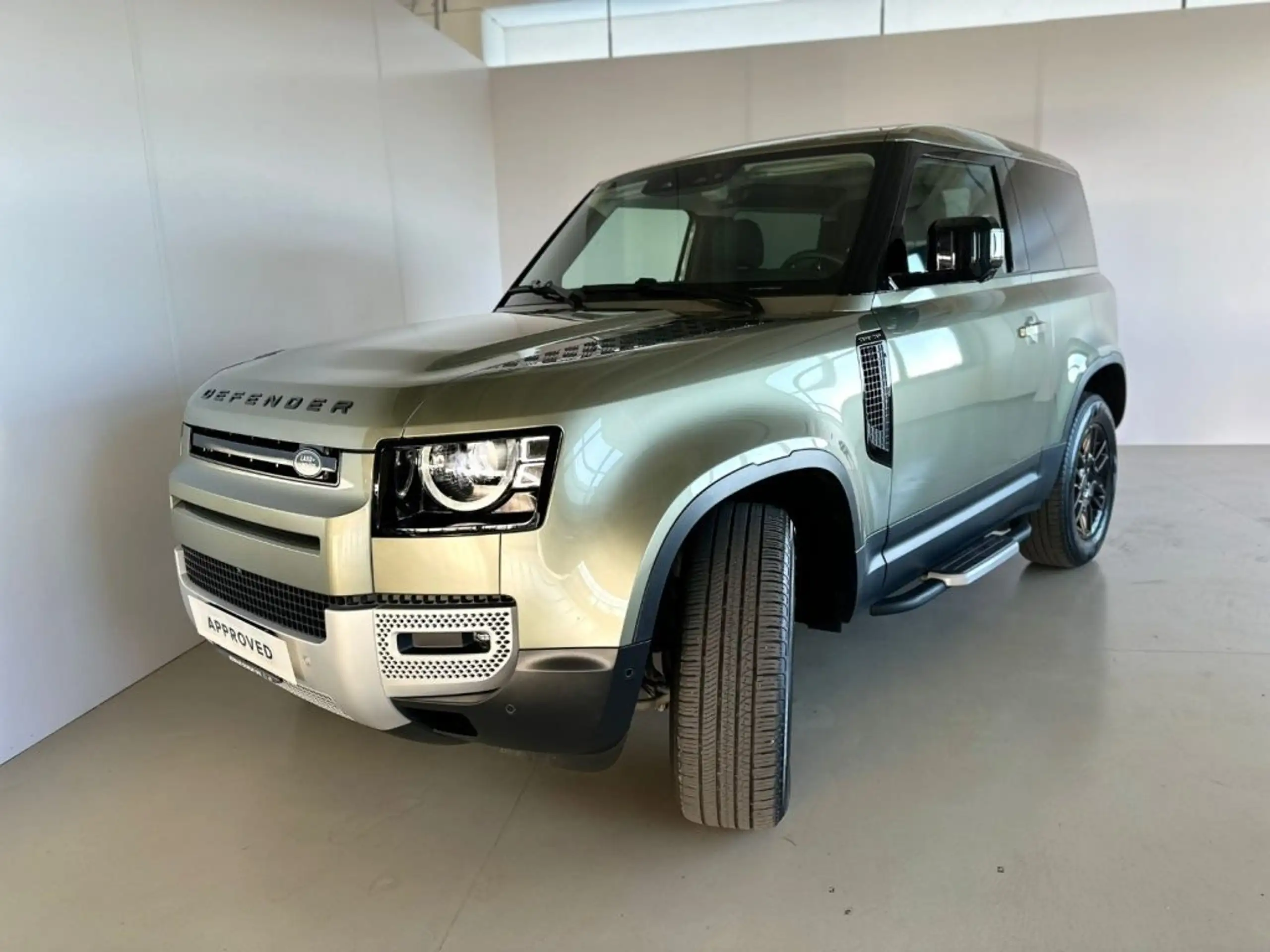 Land Rover Defender 2024