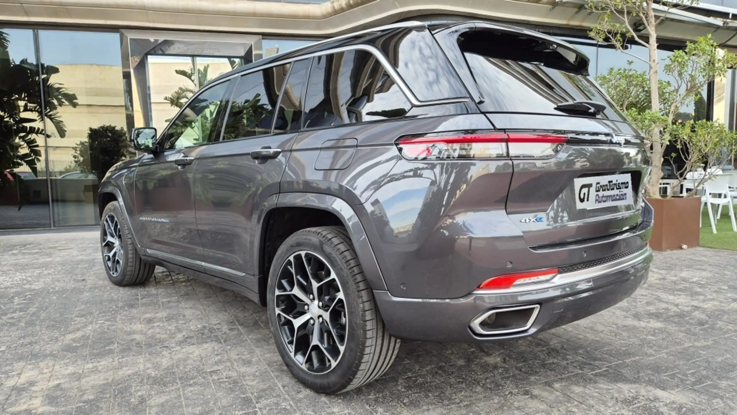 Jeep - Grand Cherokee