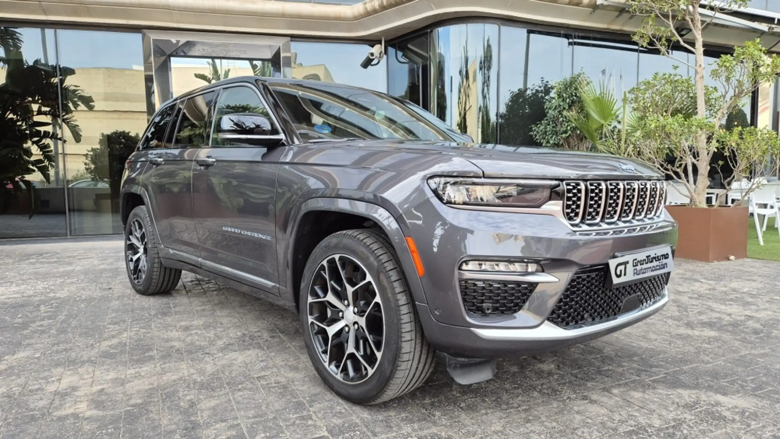 Jeep - Grand Cherokee