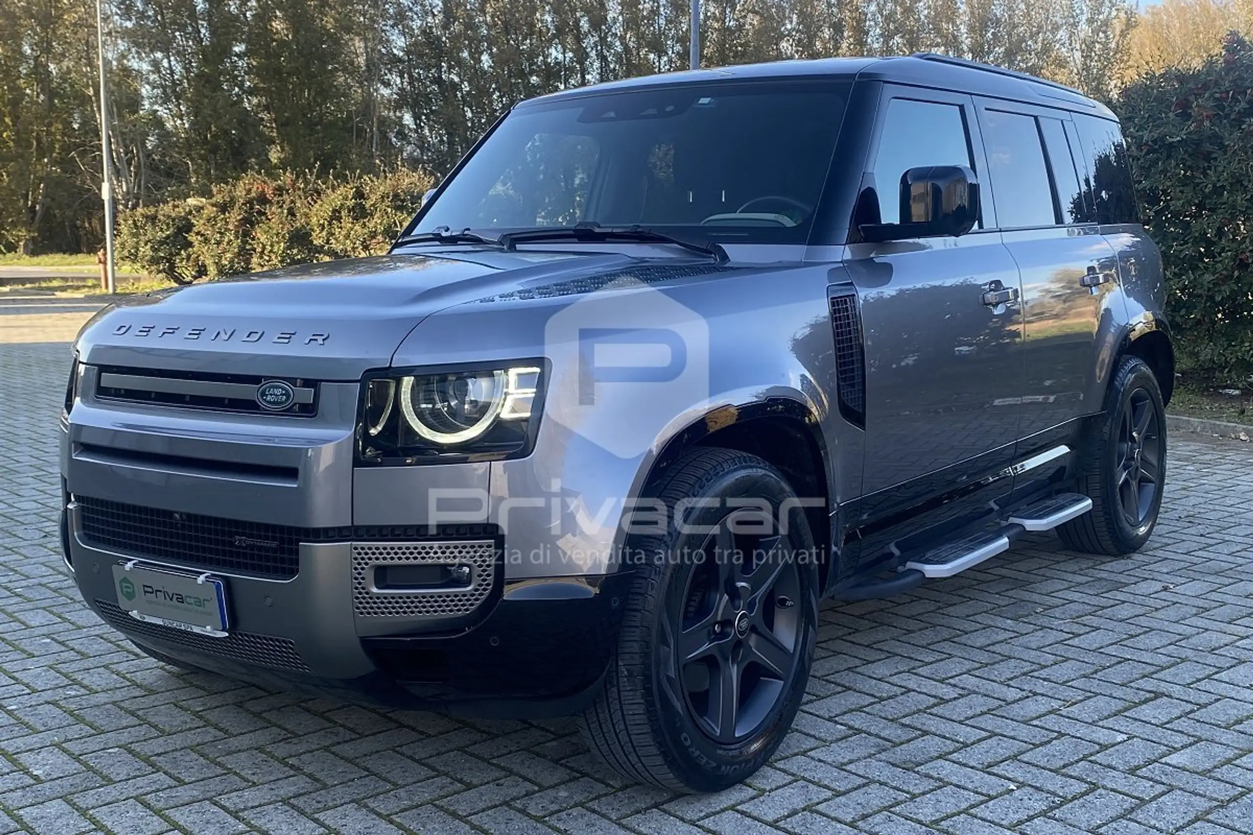 Land Rover Defender 2023