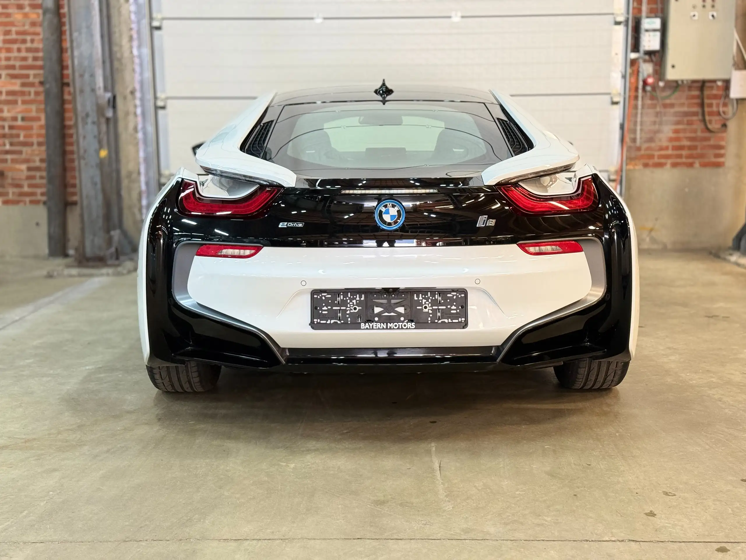 BMW - i8