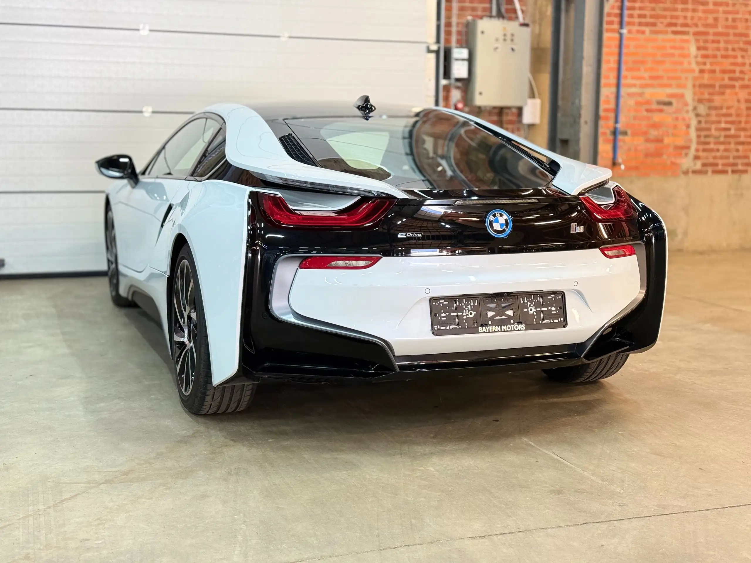 BMW - i8