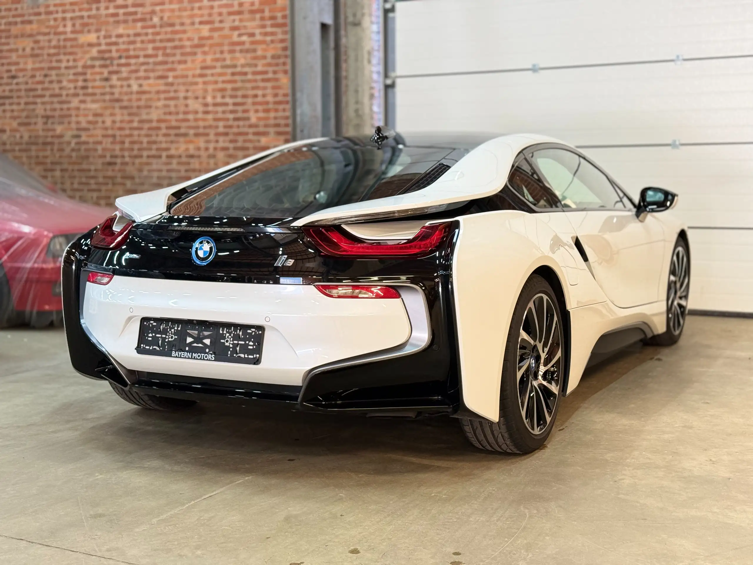 BMW - i8