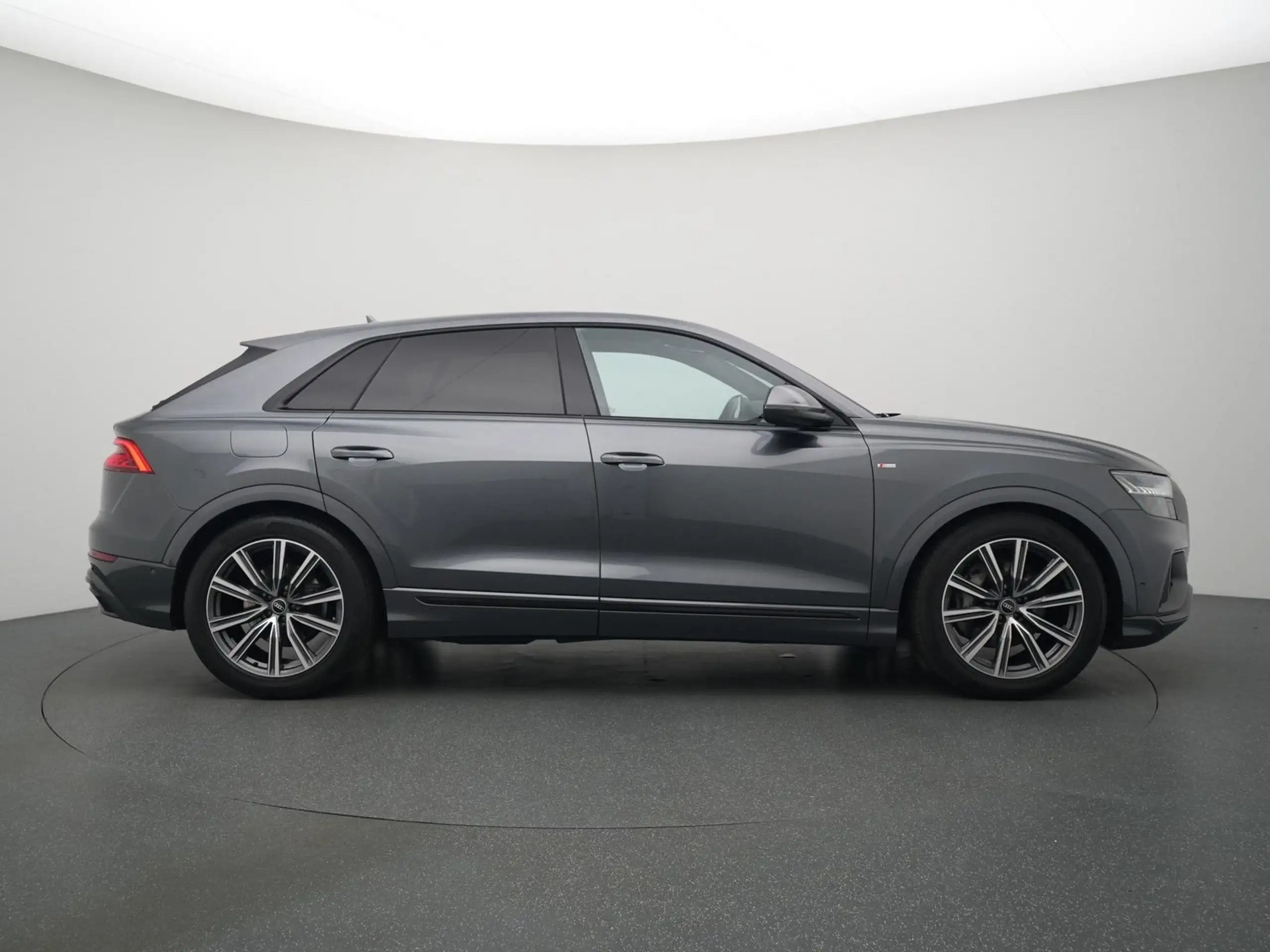 Audi - Q8