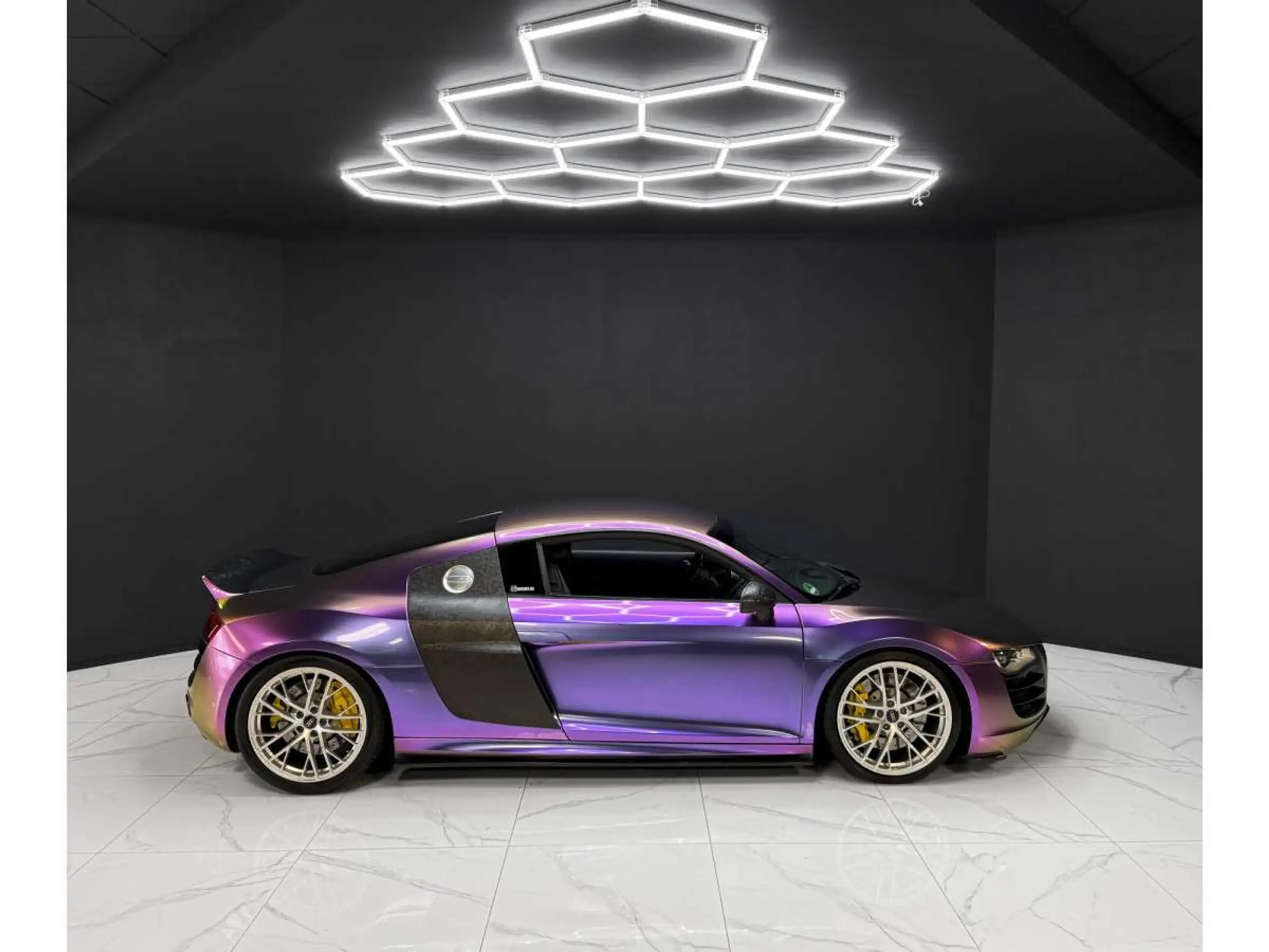 Audi - R8