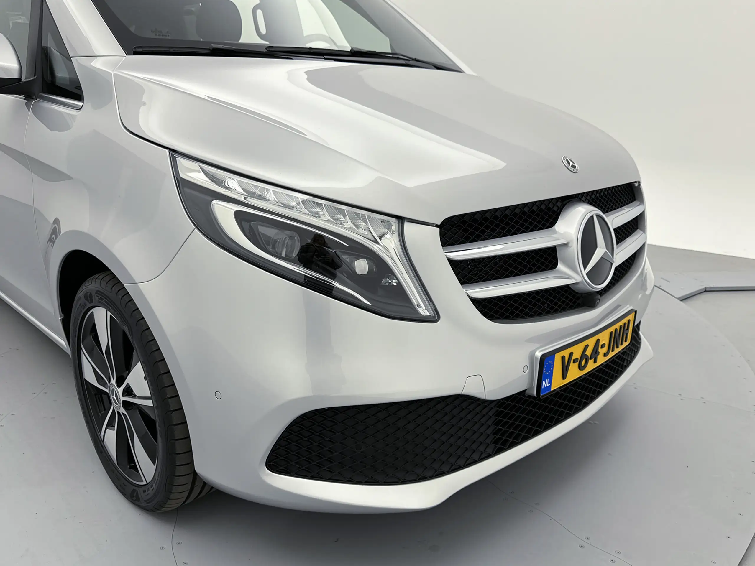 Mercedes-Benz - V 250