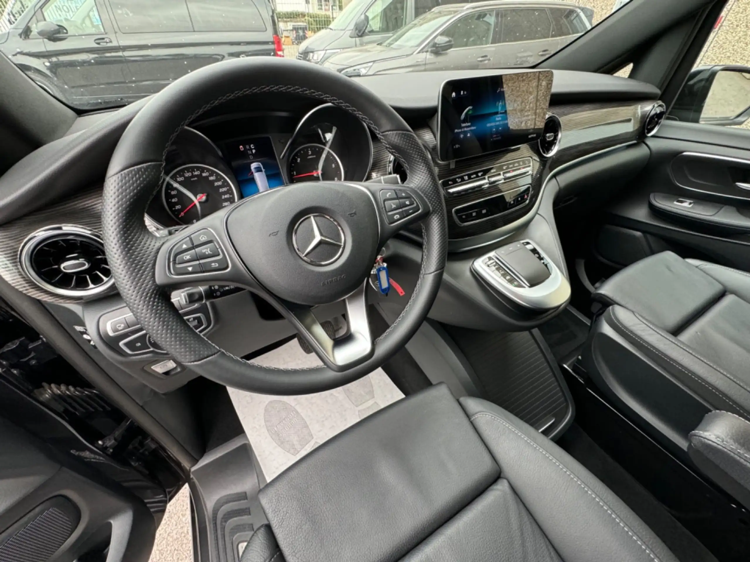 Mercedes-Benz - V 300