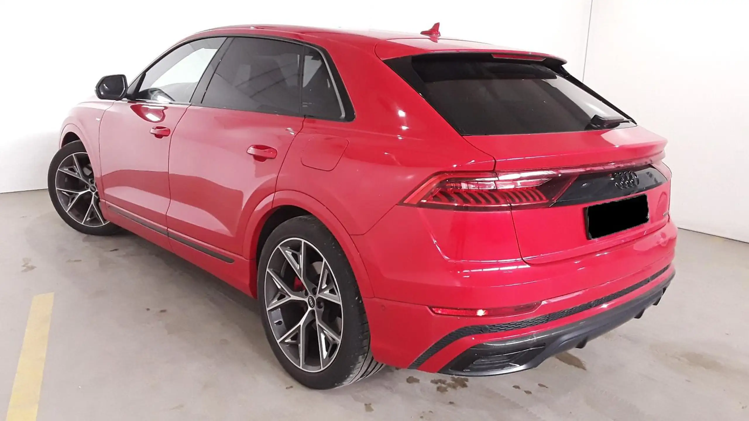 Audi - Q8