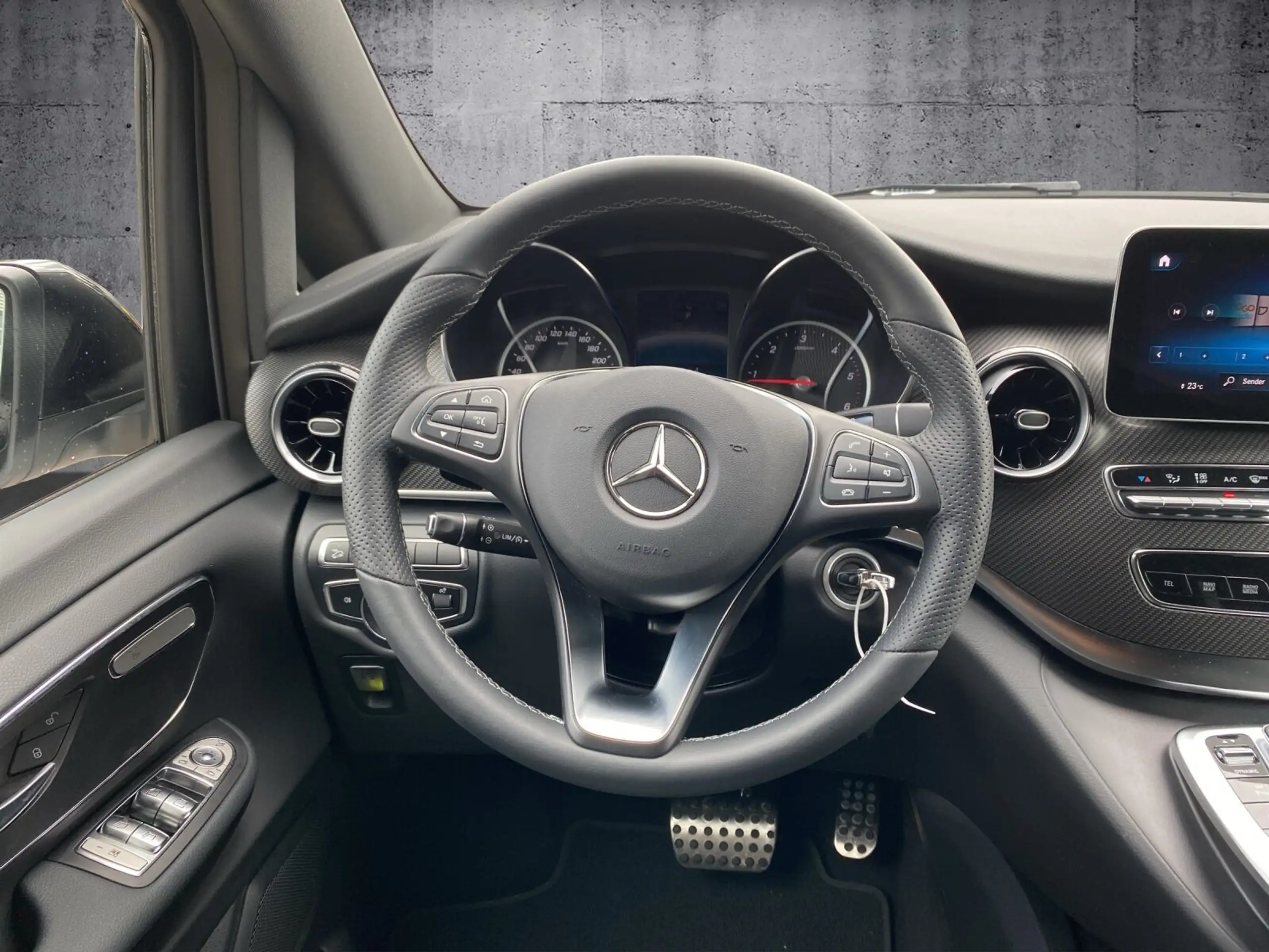 Mercedes-Benz - V 250