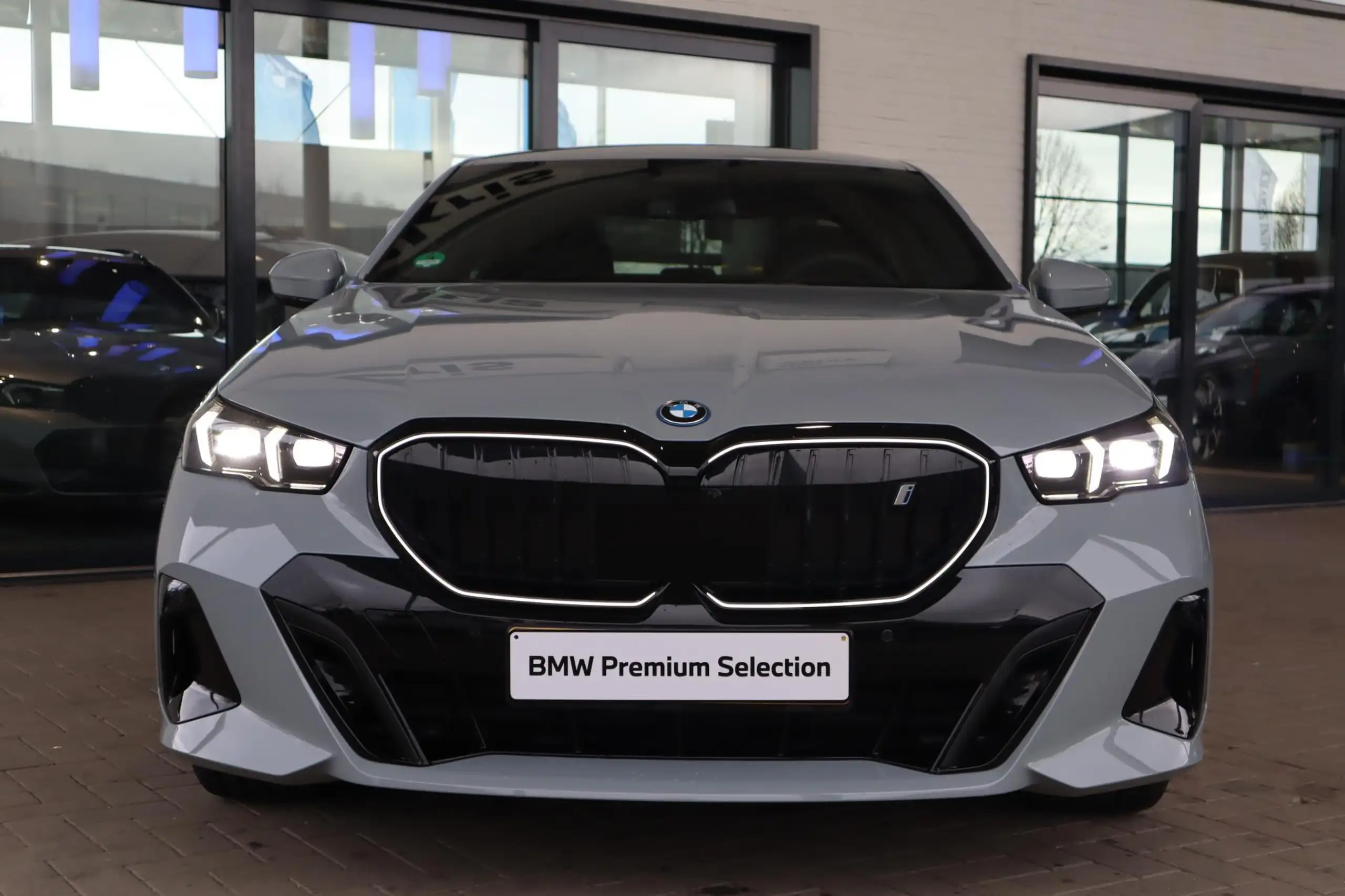 BMW - i5