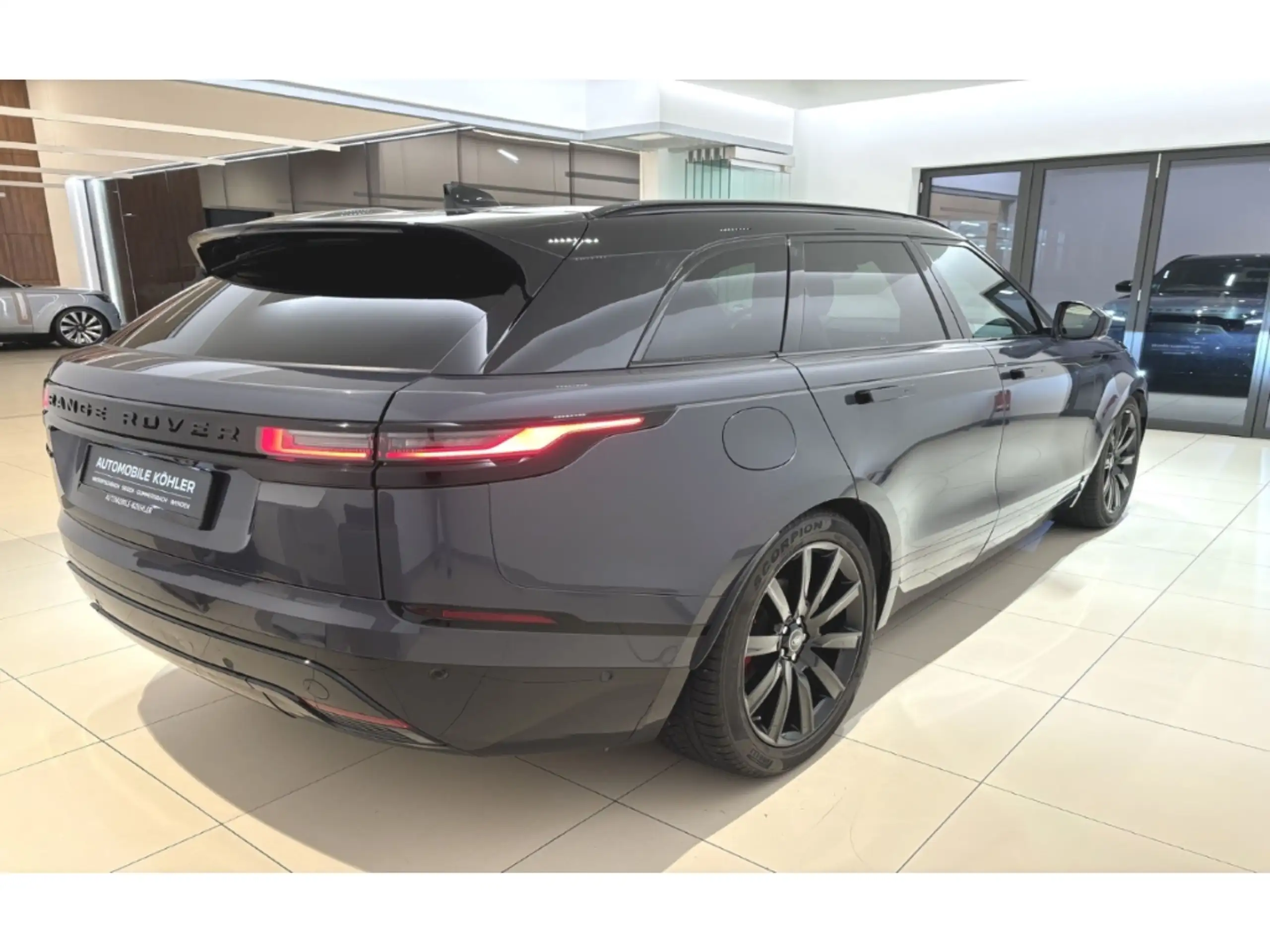 Land Rover - Range Rover Velar