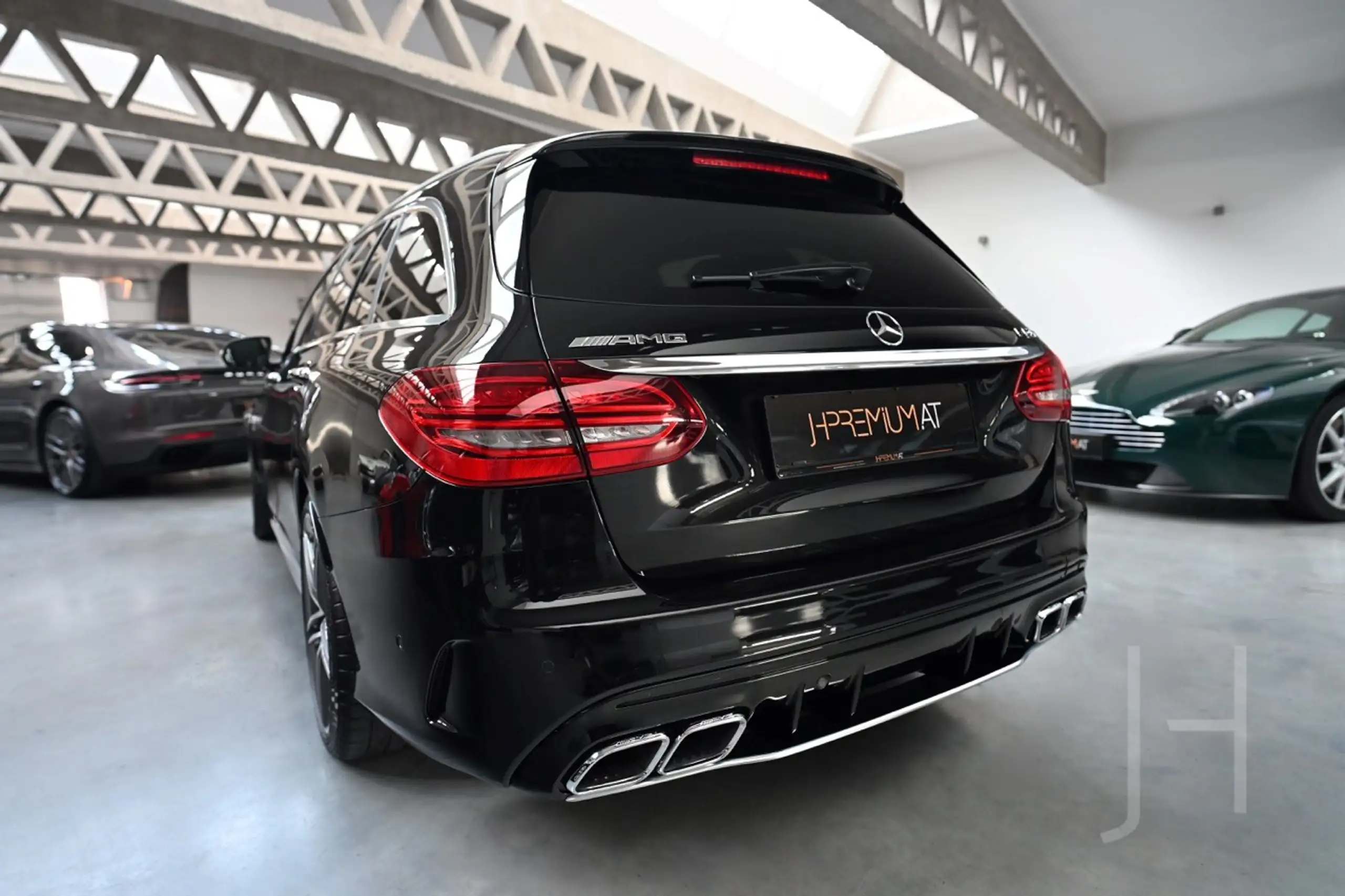 Mercedes-Benz - C 63 AMG