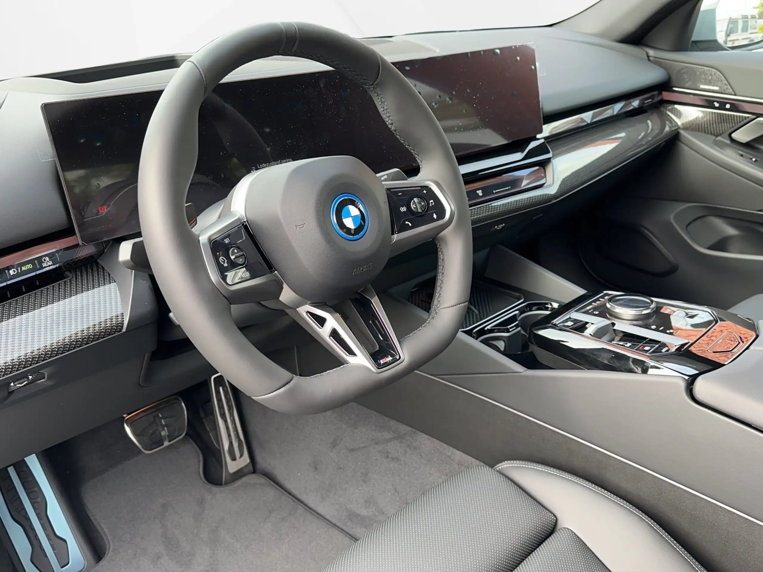 BMW - i5